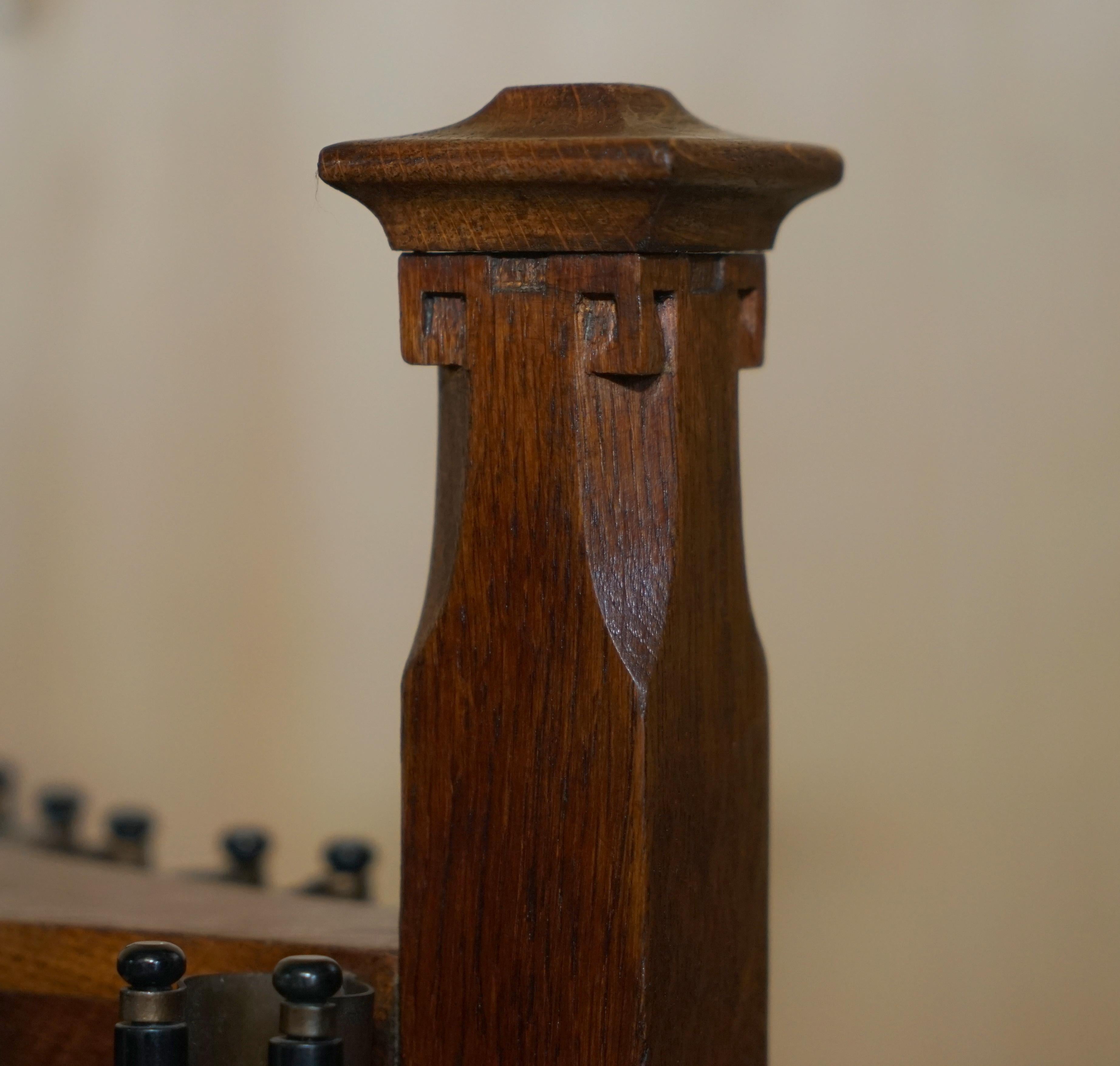 Hand-Crafted Stunning Antique Victorian Hand Carved Oak Revolving Snooker Pool Cue Rack For Sale