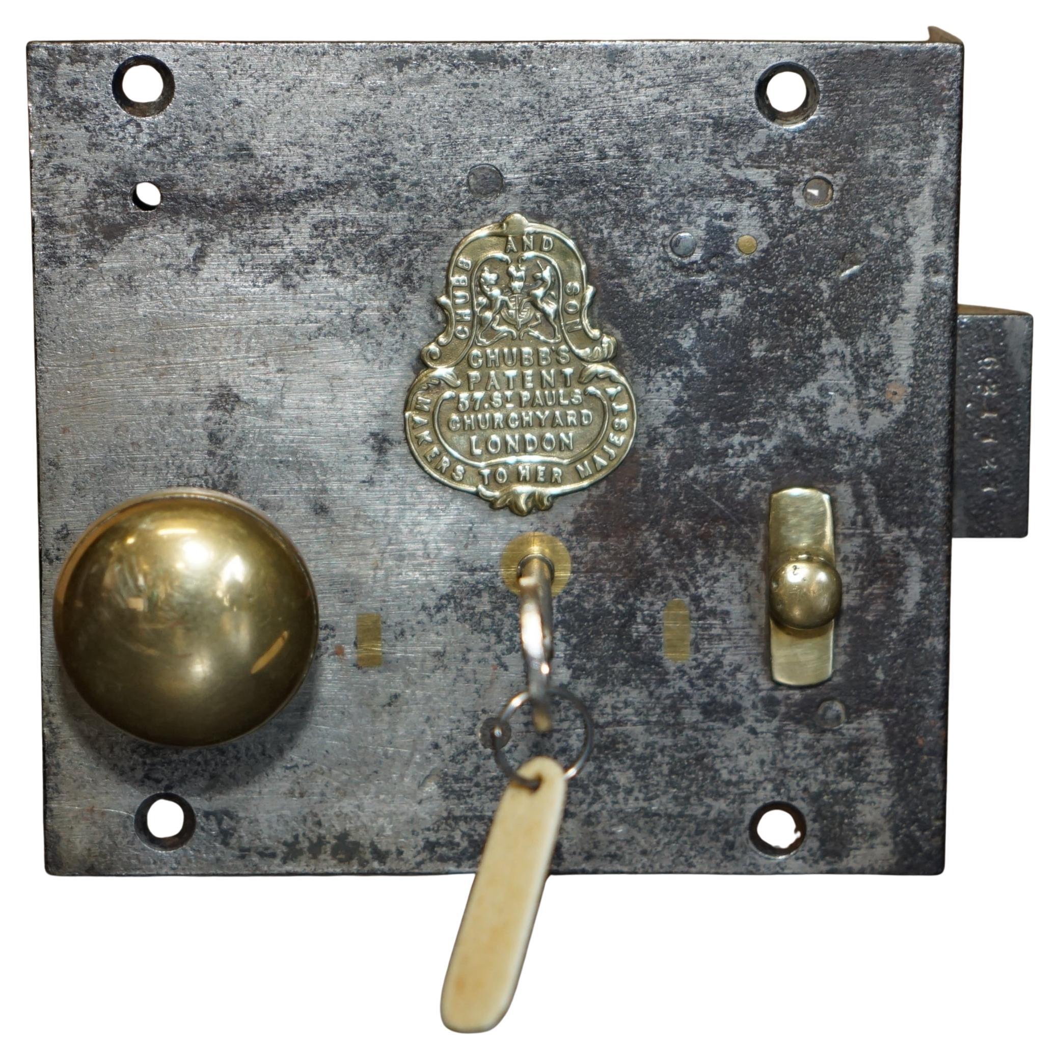 STUPENDO BLOCCO ANTICO VITTORICO RESTAURATO IN OTTONE DI CHUBB 
SON in vendita