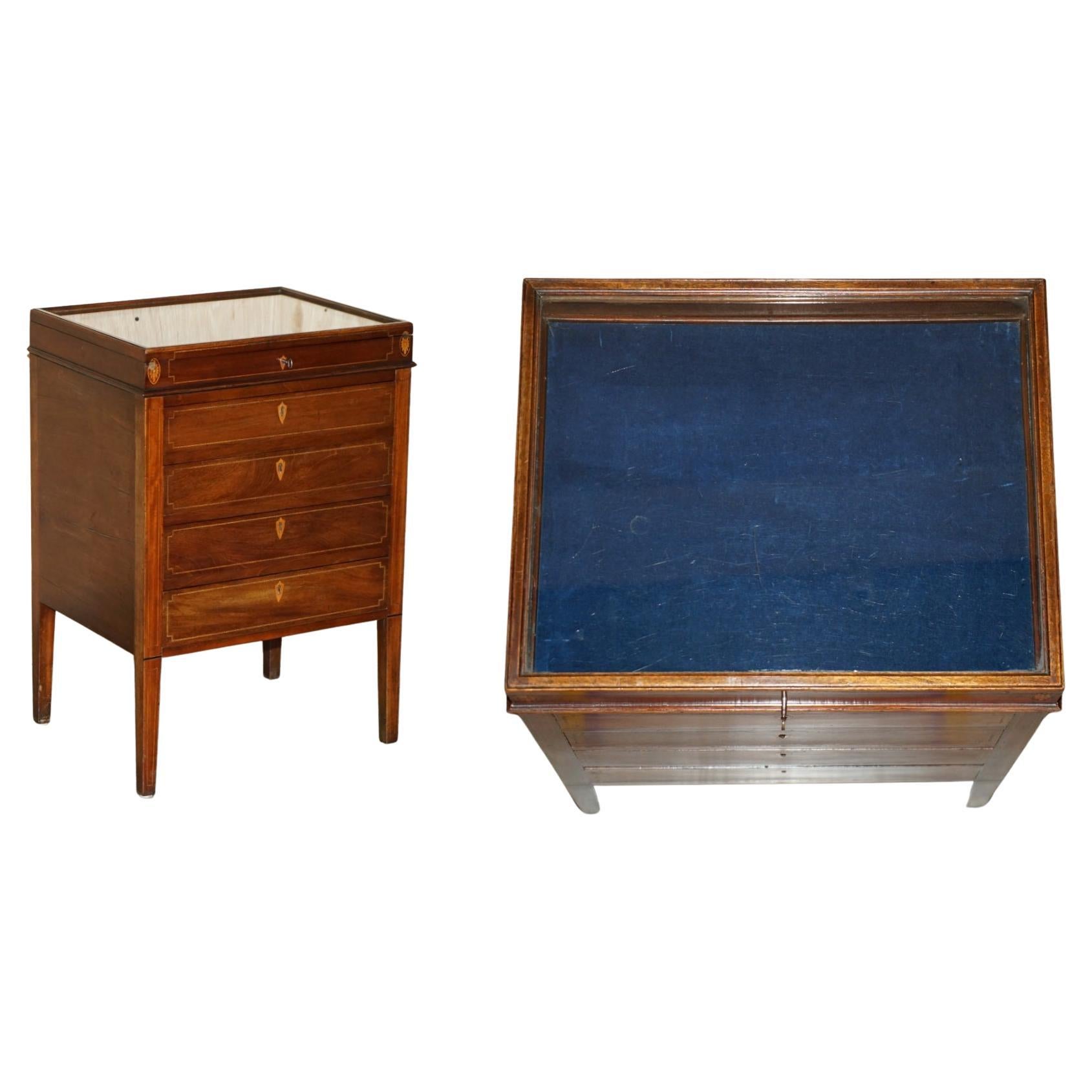 STUNNING ANTiQUE VICTORIAN SHERATON WALNUT DRAWERS WITH NAPOLEONIC BLUE DISPLAY For Sale