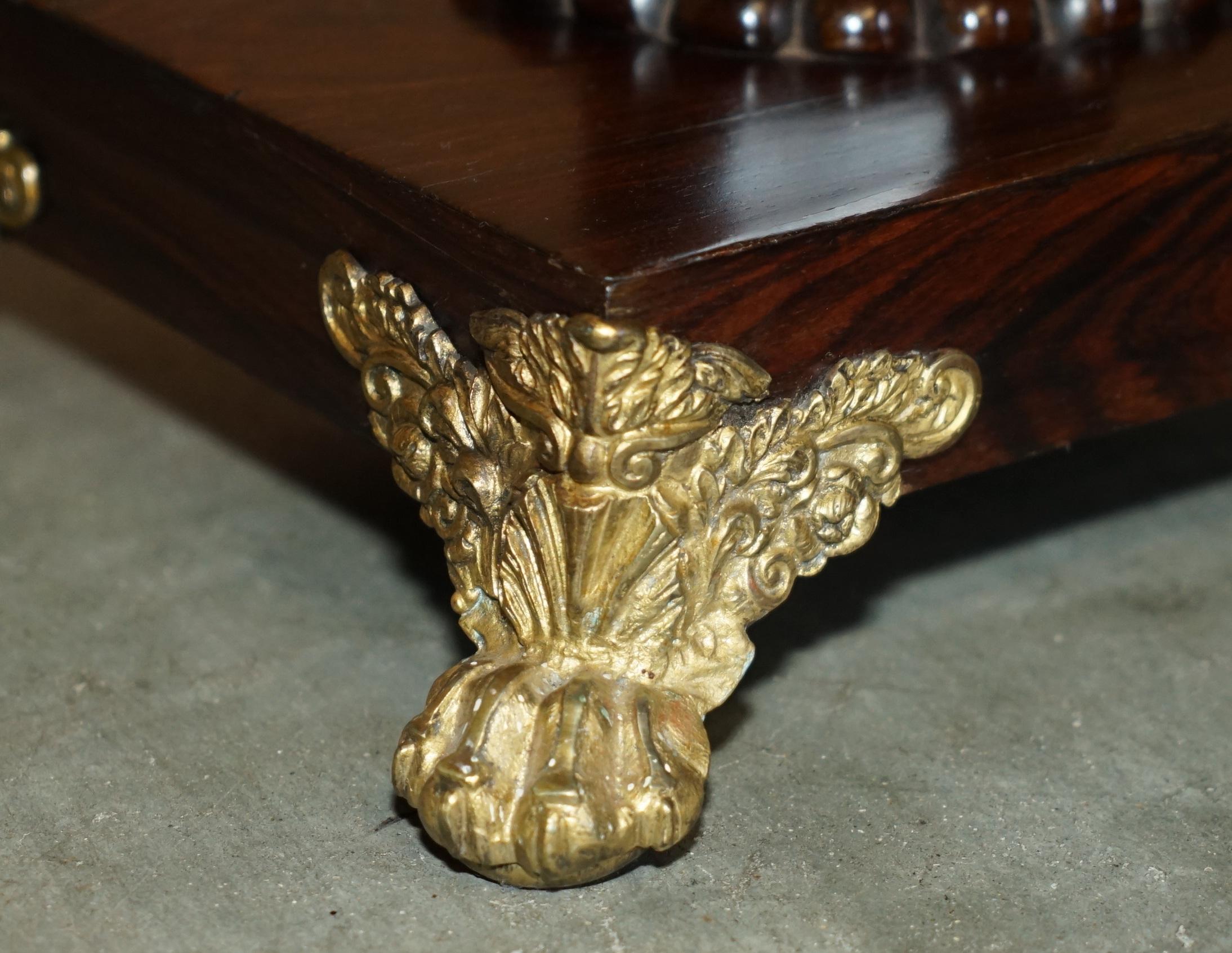 STUPENDO TAVOLO ANTICO IN LEGNO DURO DI WILLIAM IV 1830 CON PIEDI MONTATI IN ORMOLU in vendita 4
