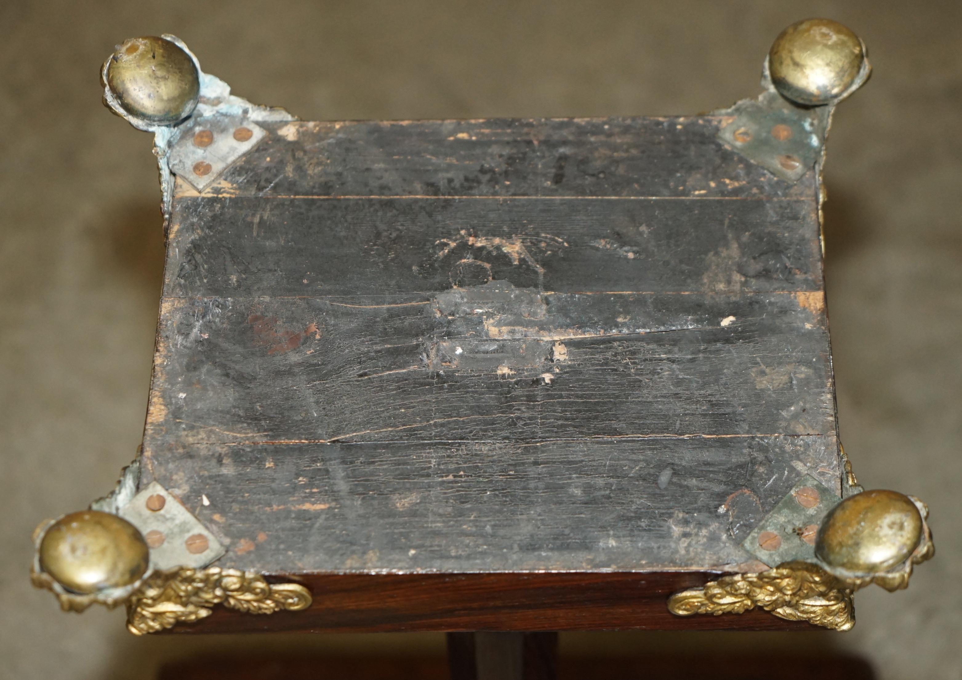 STUPENDO TAVOLO ANTICO IN LEGNO DURO DI WILLIAM IV 1830 CON PIEDI MONTATI IN ORMOLU in vendita 11