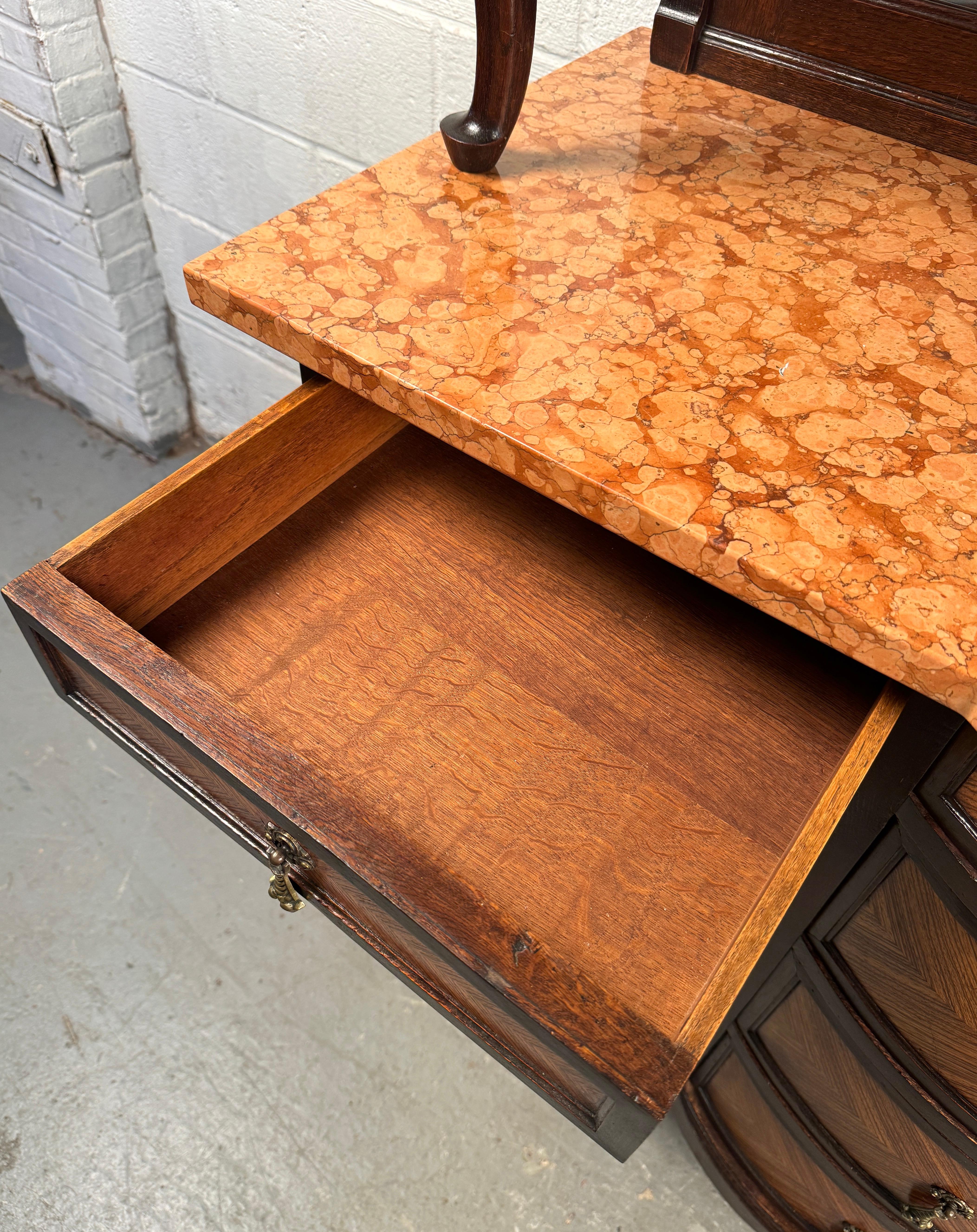 Superbe huche ancienne en bois et marbre en vente 4