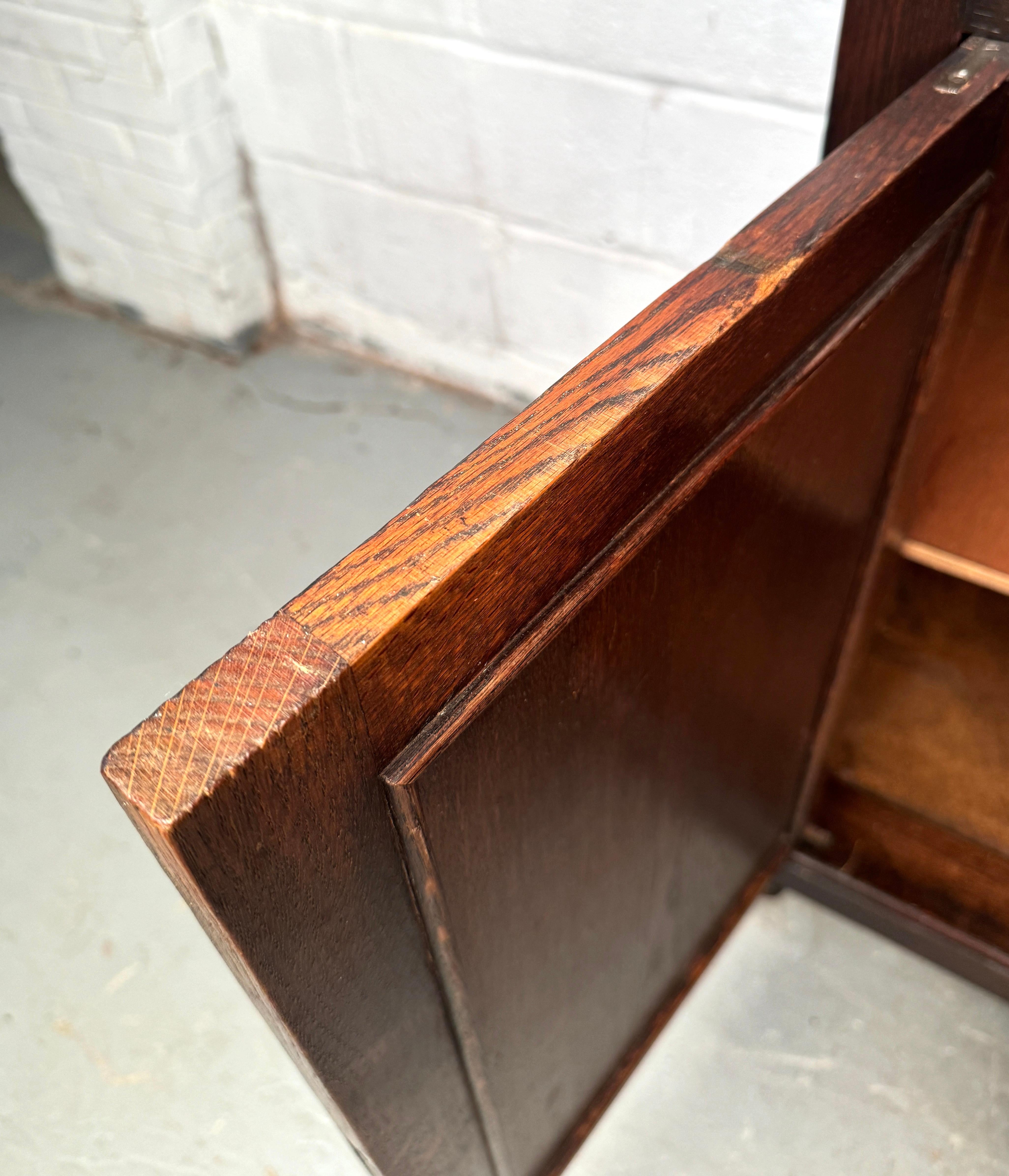 Superbe huche ancienne en bois et marbre en vente 6