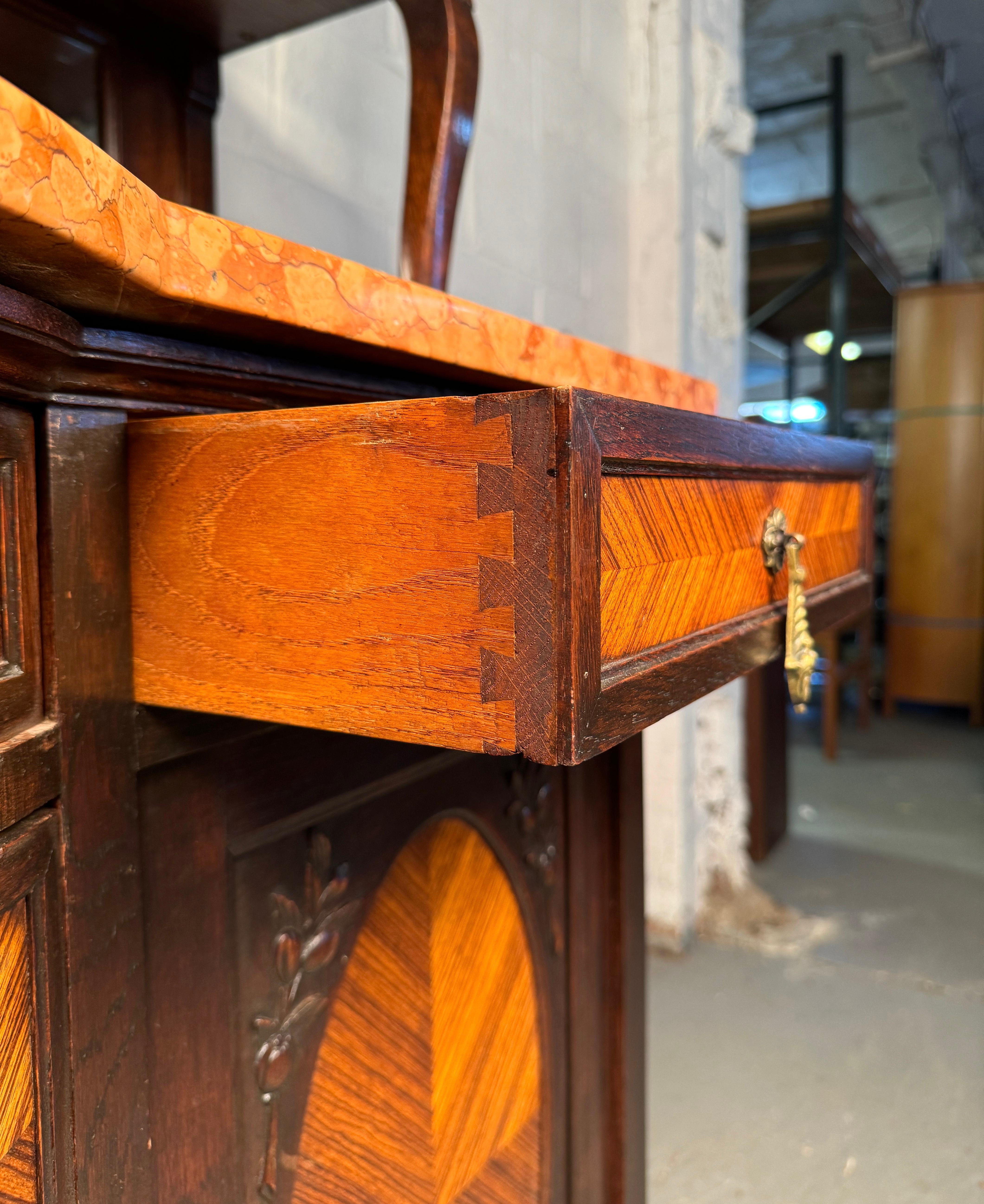 Superbe huche ancienne en bois et marbre en vente 8