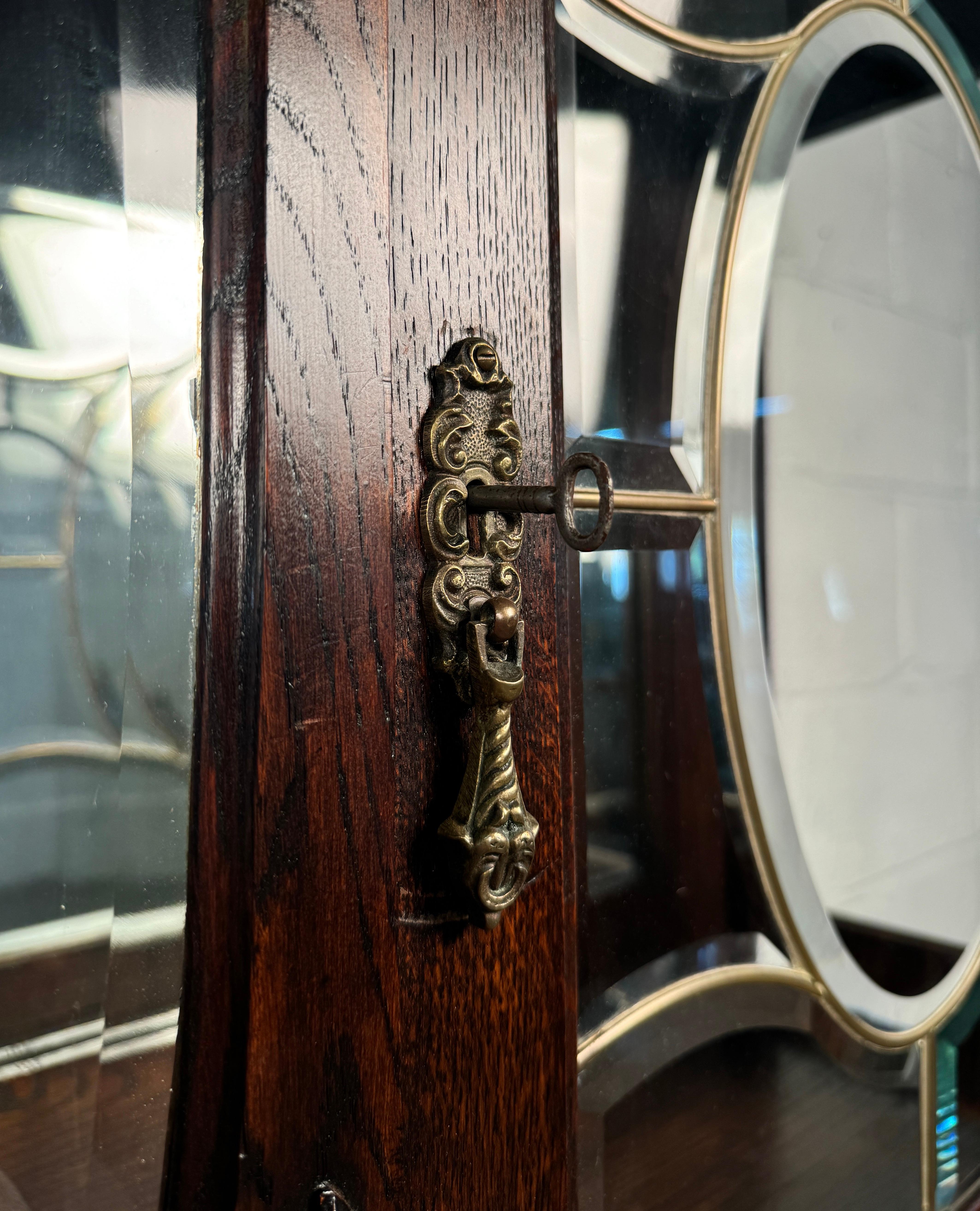 Superbe huche ancienne en bois et marbre en vente 10