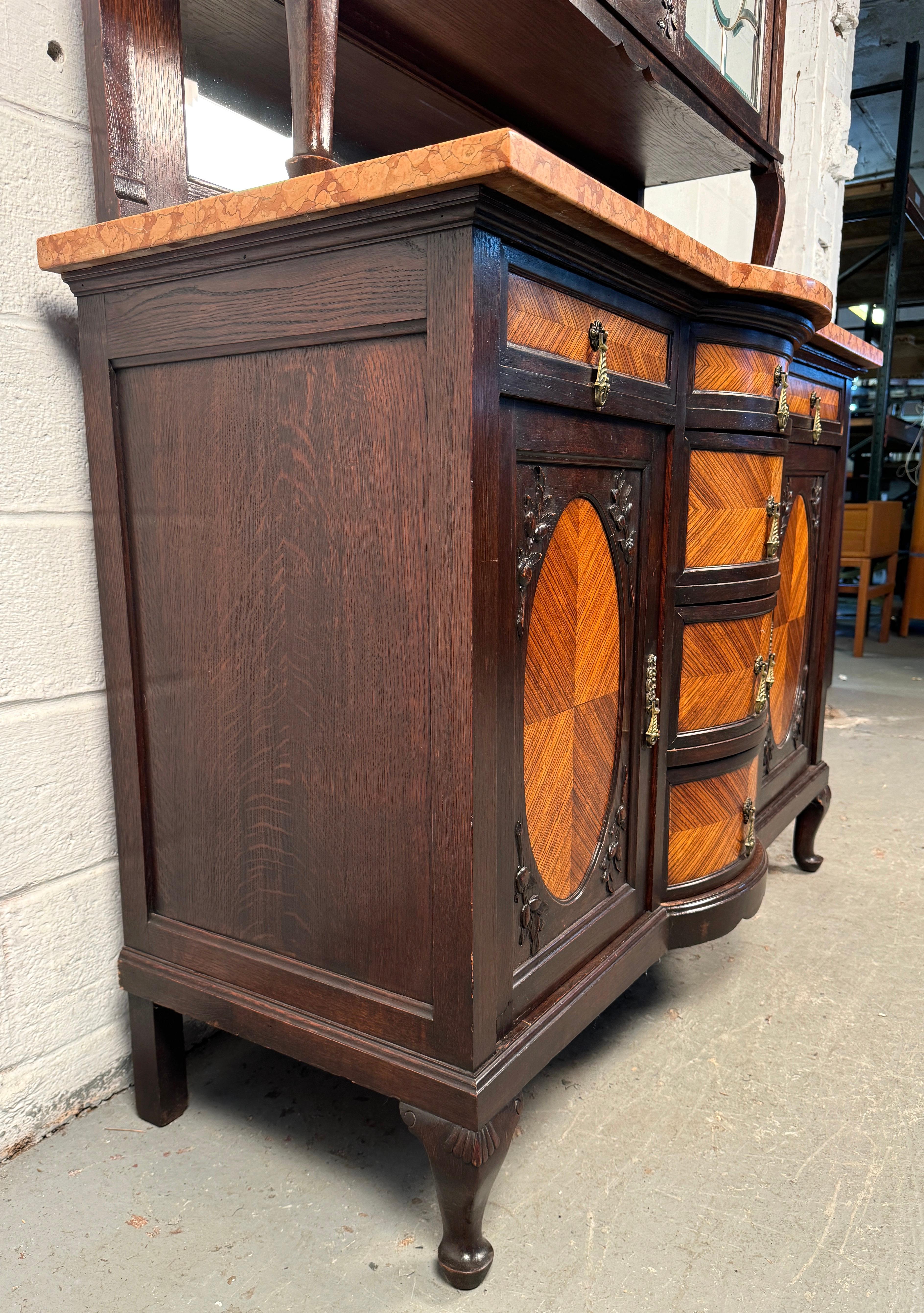 20ième siècle Superbe huche ancienne en bois et marbre en vente