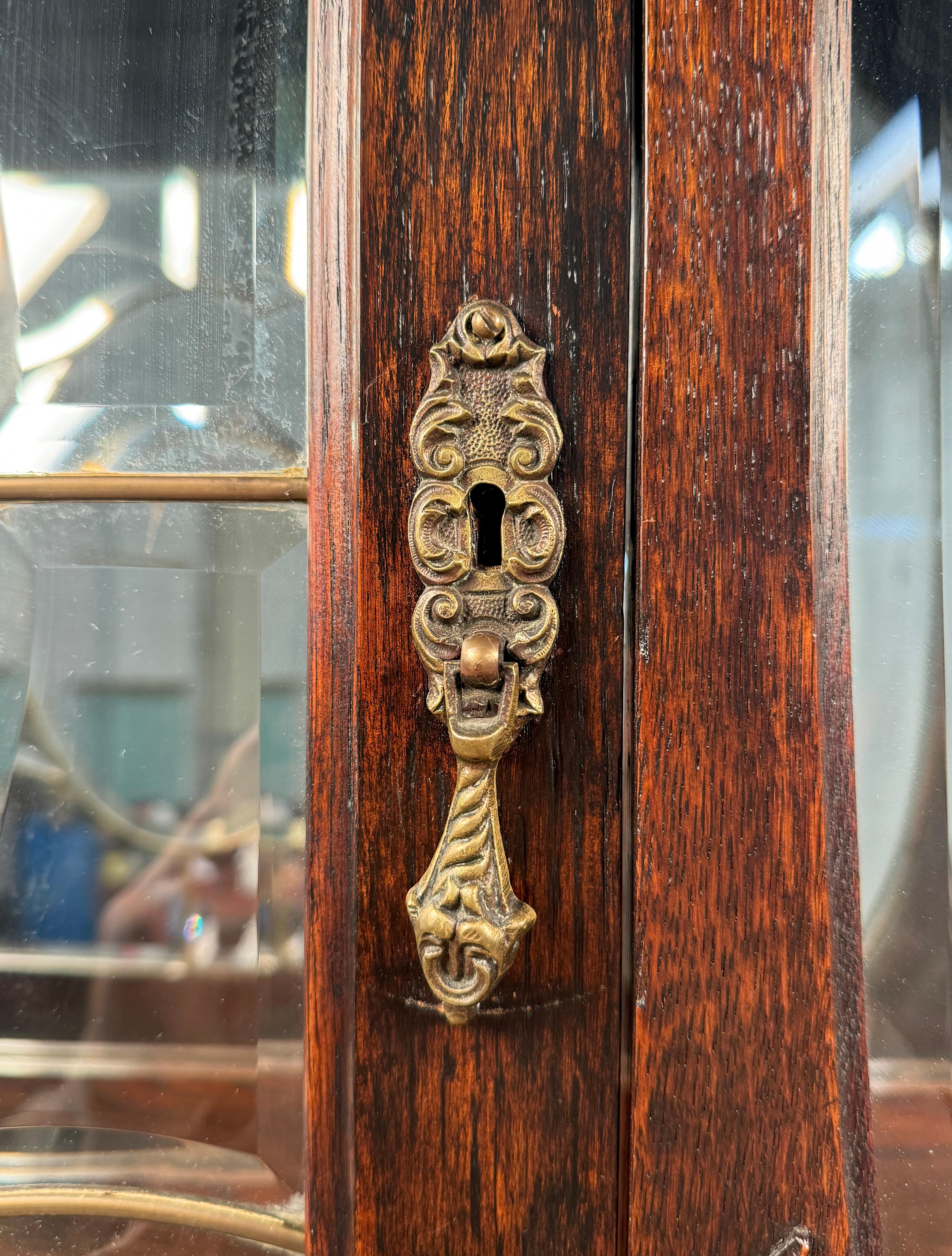 Superbe huche ancienne en bois et marbre en vente 1