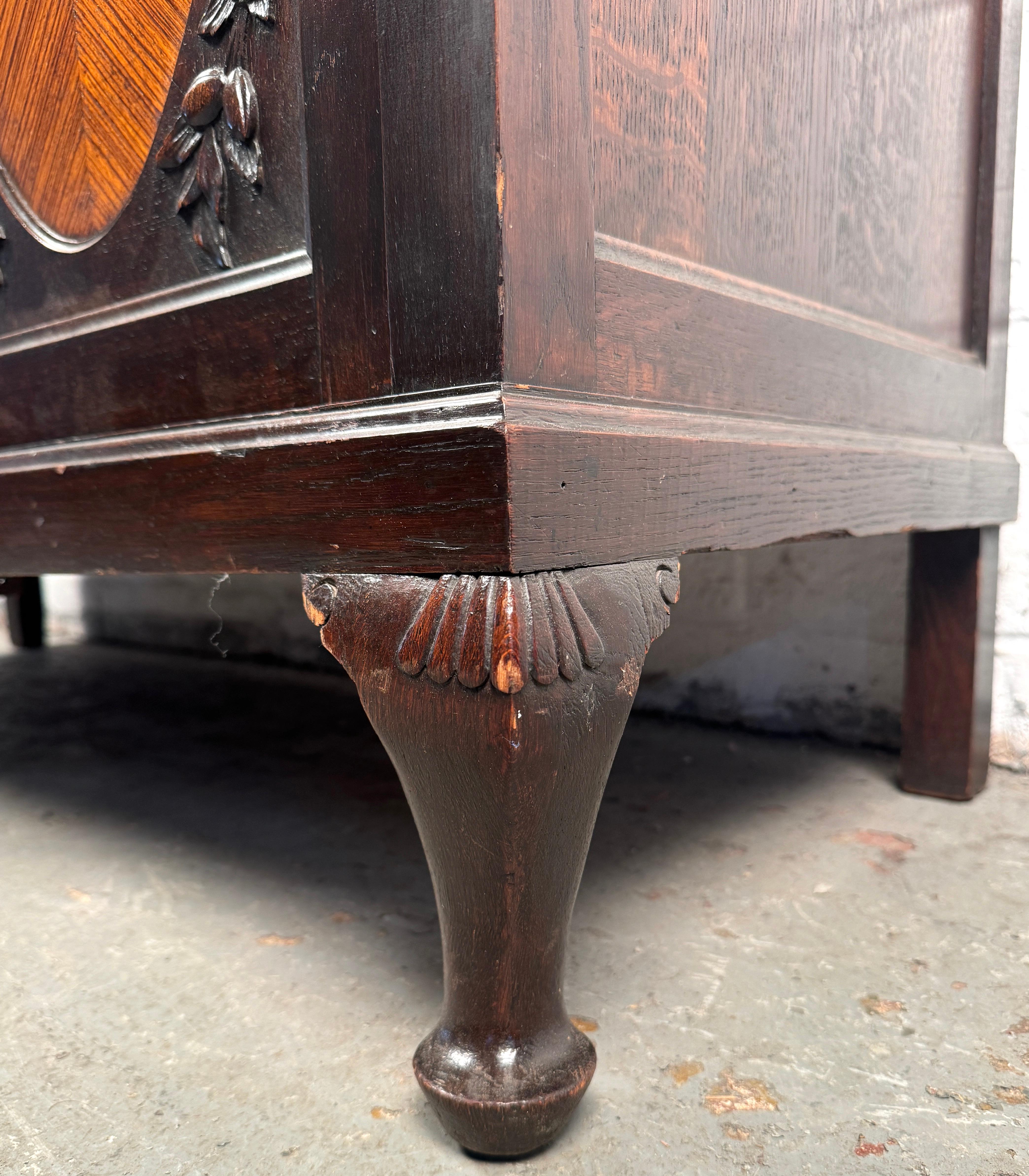 Superbe huche ancienne en bois et marbre en vente 3