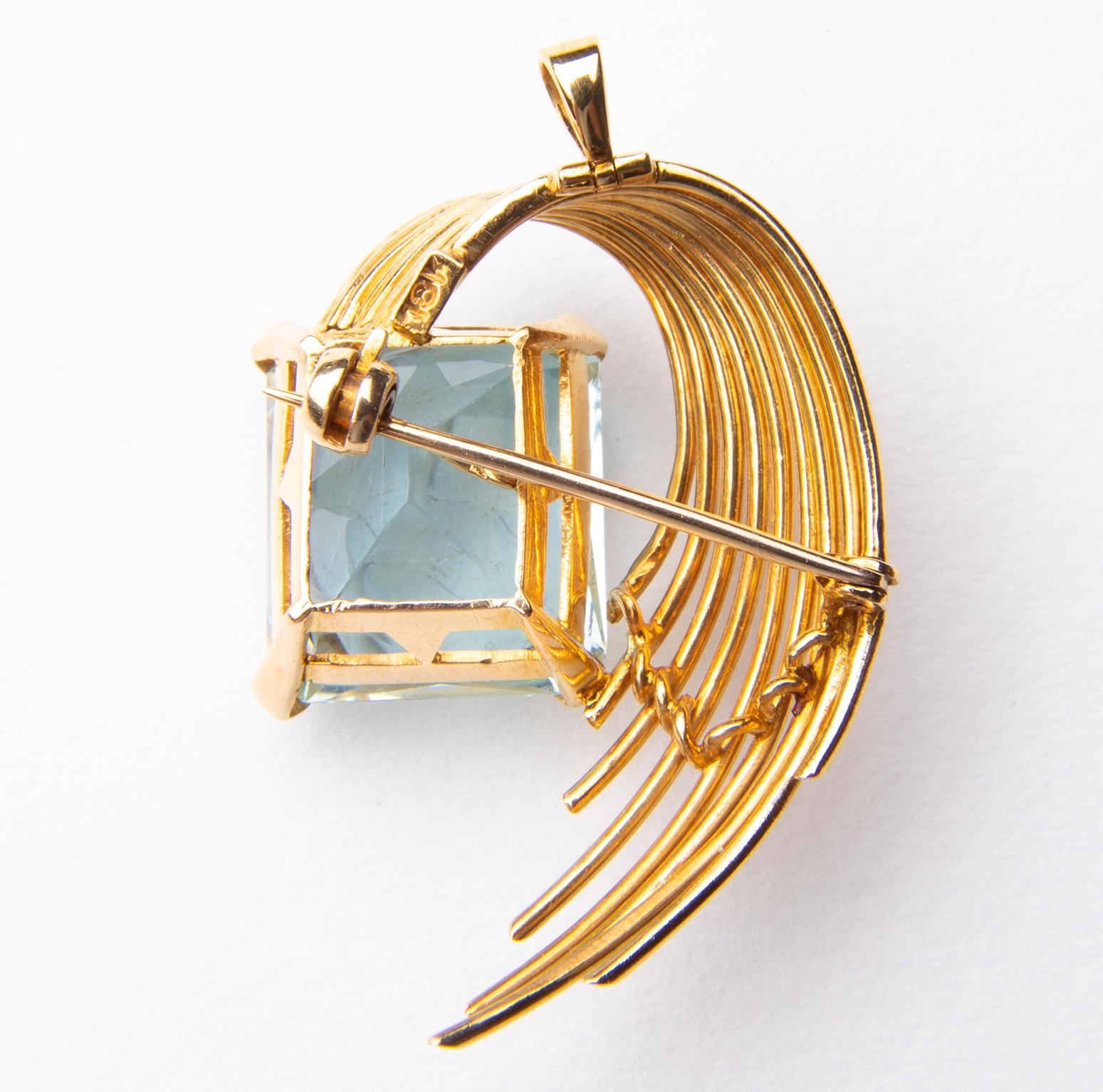 Stunning Aquamarine 18 Karat Gold Pendant or Brooch In Good Condition For Sale In Dorset, GB