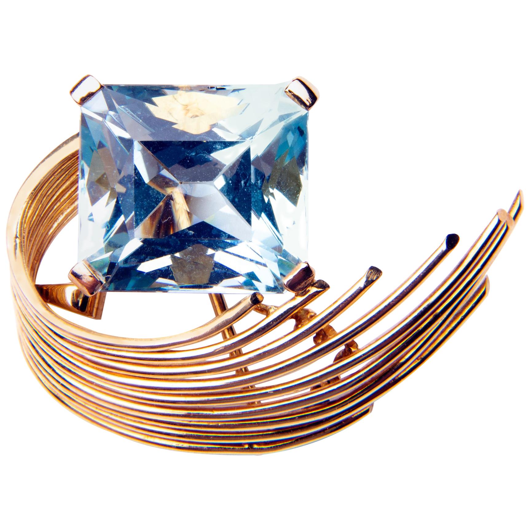 Stunning Aquamarine 18 Karat Gold Pendant or Brooch For Sale