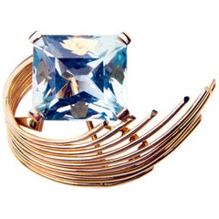 Stunning Aquamarine 18 Karat Gold Pendant or Brooch