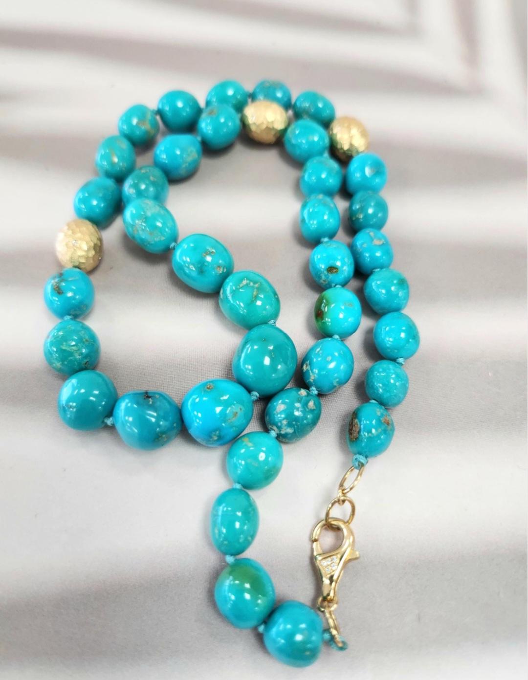 Artigiano Splendida collana con turchese dell'Arizona e diamanti in oro 18 carati in vendita