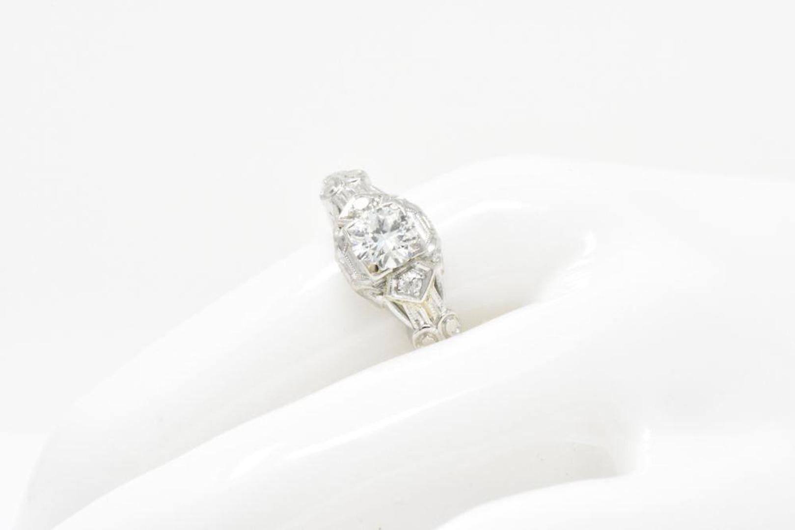 Women's or Men's Stunning Art Deco 0.50 Carat Diamond Platinum Engagement Ring
