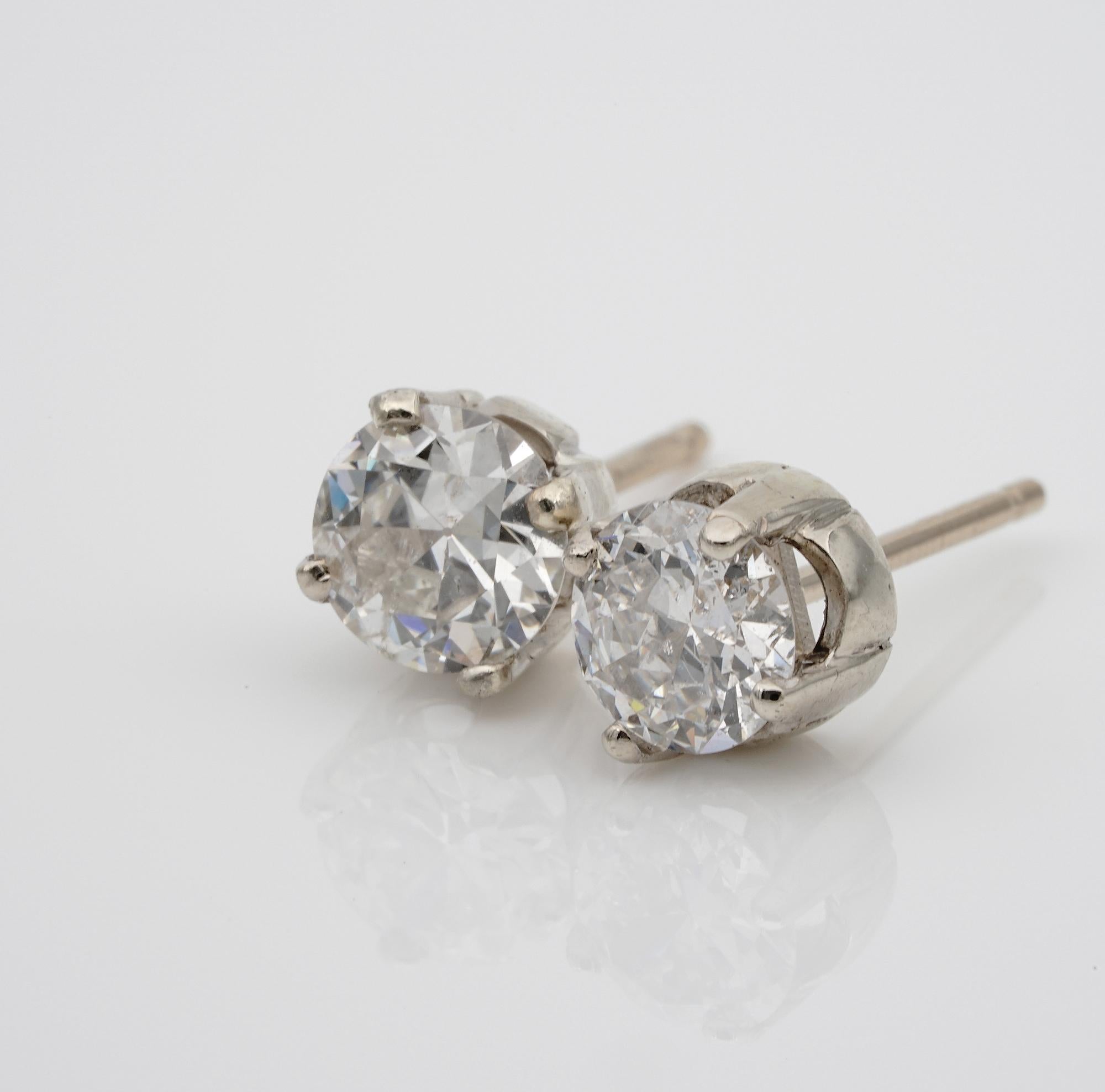 Stunning Art Deco 1.55 Ct Old European Cut Diamond G/H VS/SI Solitaire Stud Ears In Fair Condition For Sale In Napoli, IT