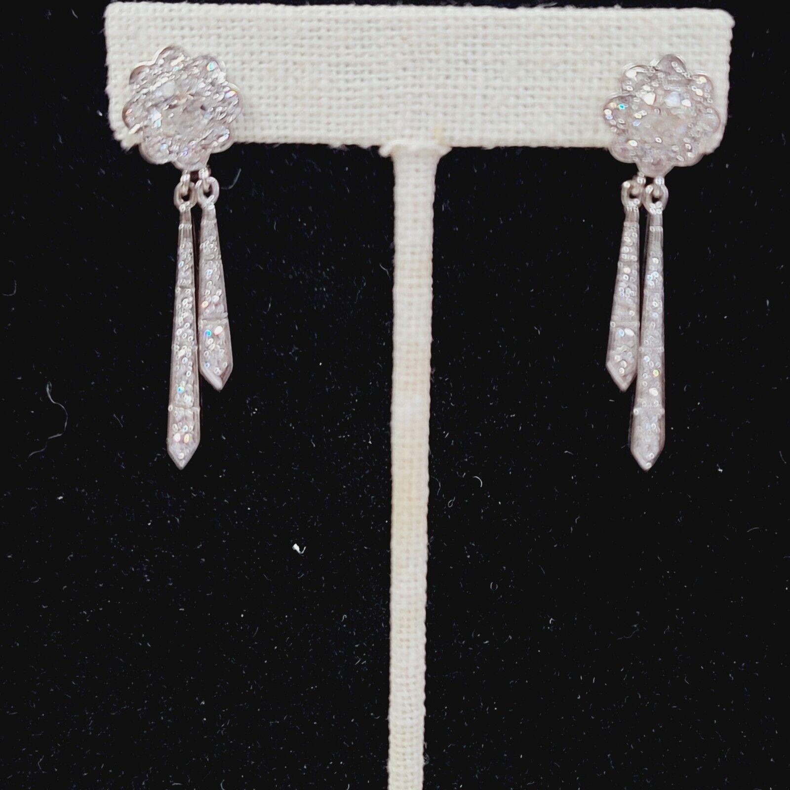 Atemberaubende Art-Déco-Tropfenohrringe aus Platin mit 3,37 Karat Diamant im alten Minenschliff (Art déco) im Angebot