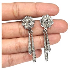 Superbes boucles d'oreilles pendantes Art déco en platine avec diamants taille vieille mine de 3,37 carats