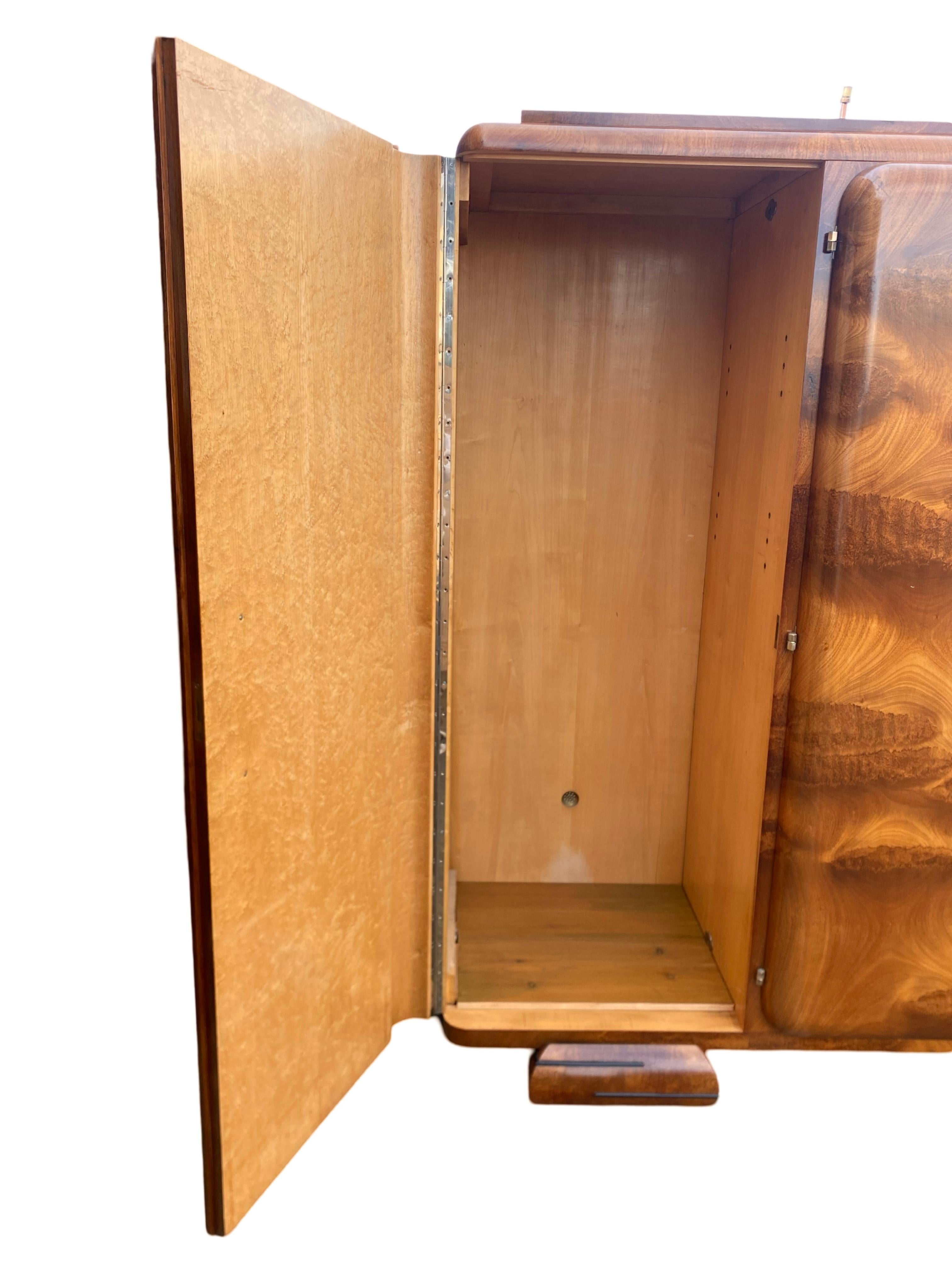 Inizio XX secolo Splendido armadio a 4 ante in stile Art Déco (flatpack) in vendita
