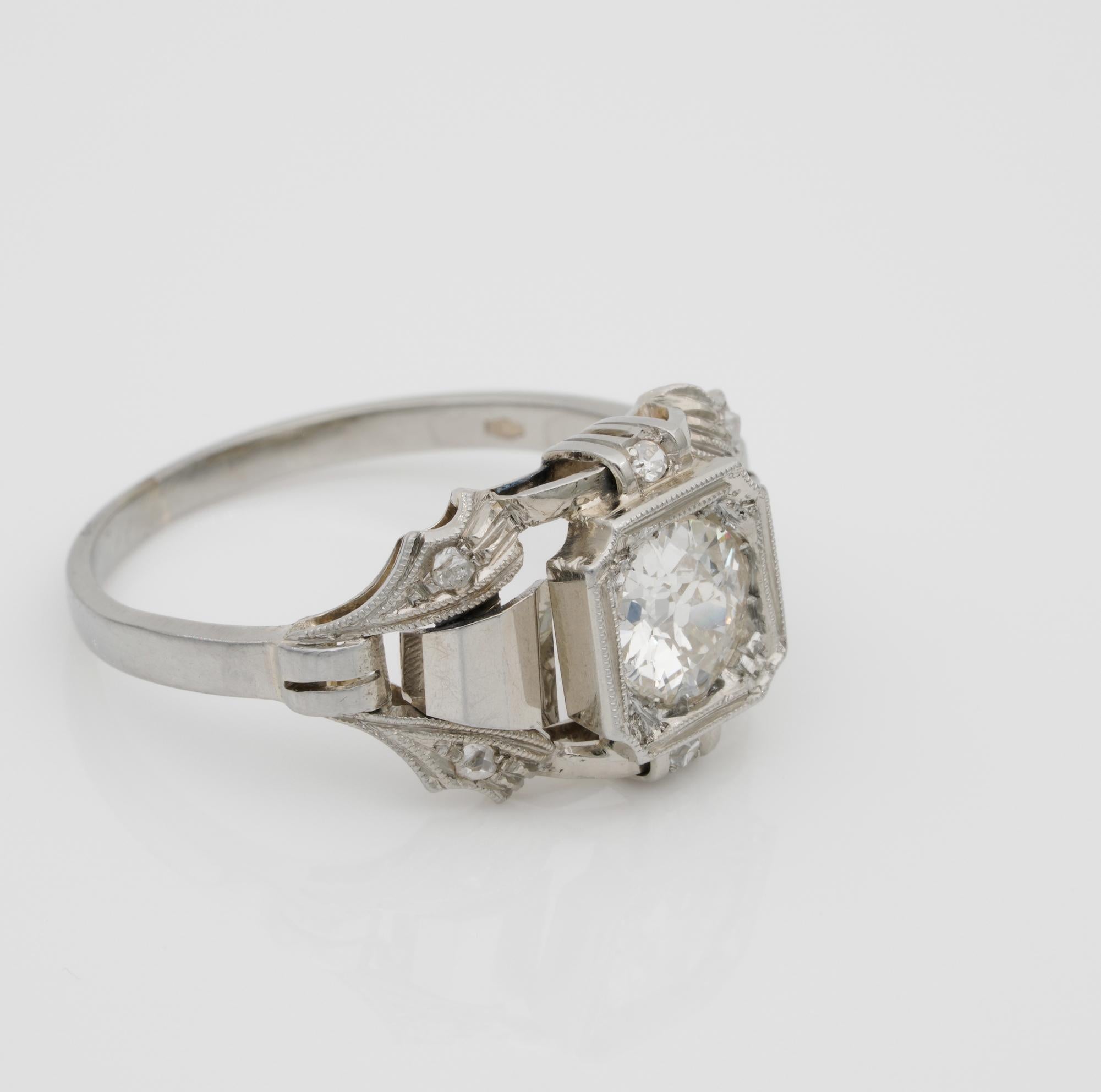 Stunning Art Deco .65 Carat Solitaire Diamond Ring In Good Condition For Sale In Napoli, IT