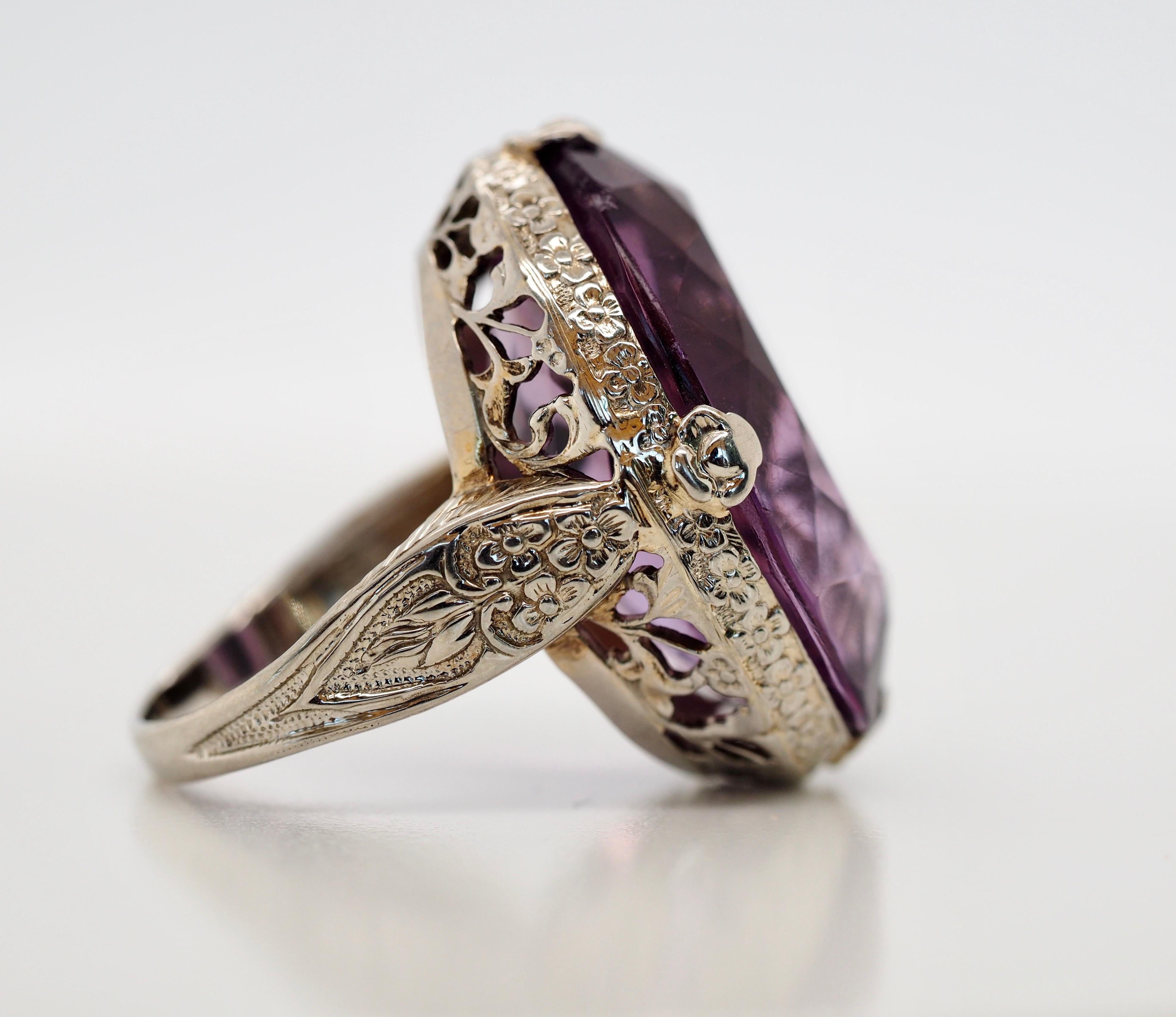 Oval Cut Stunning Art Deco Amethyst Ring Set in Floral Filigreed 18 Karat White Gold