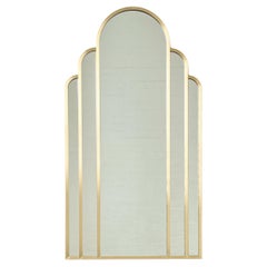 Superbe miroir artisanal Art Déco arqué avec cadre en laiton - Série vintage