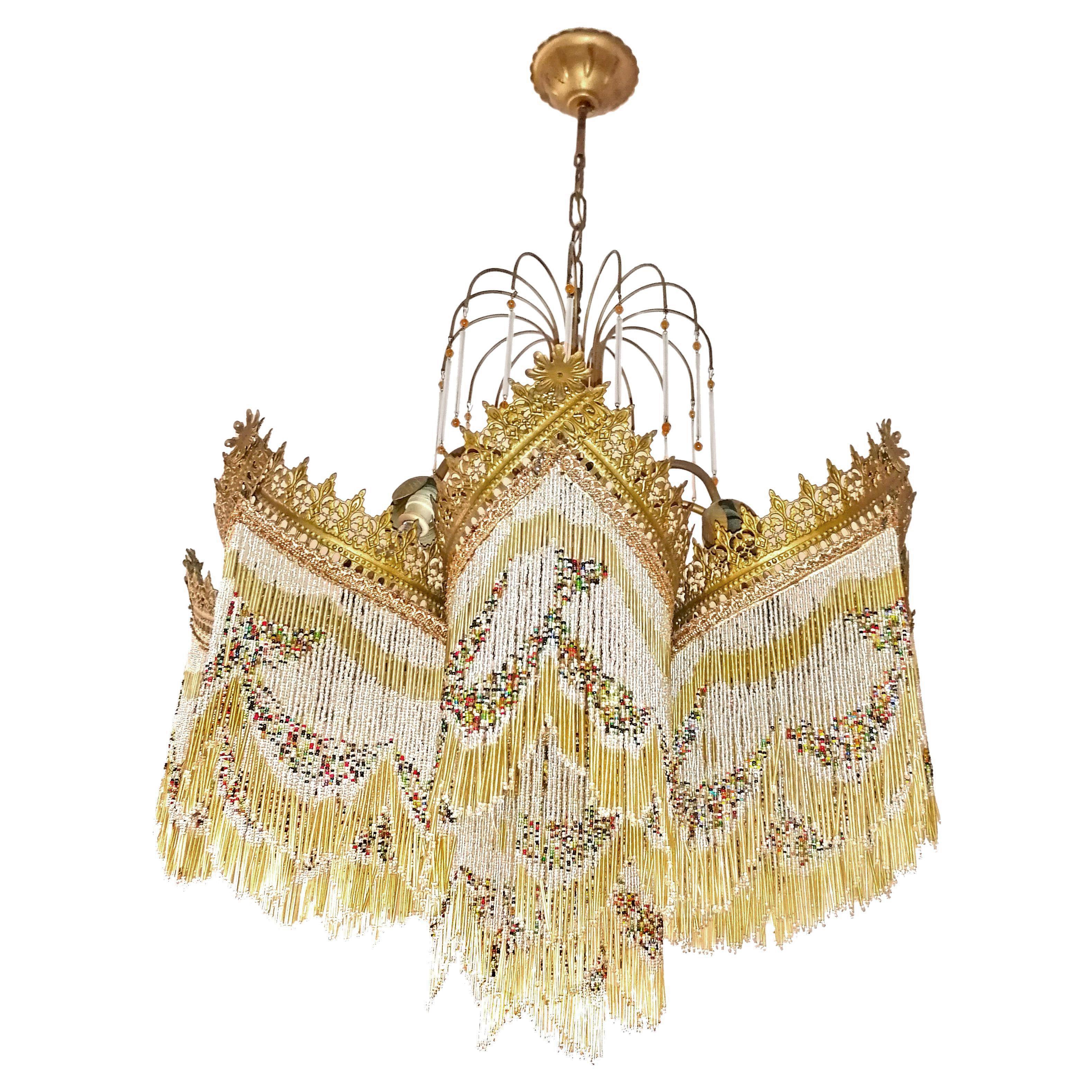 Atemberaubender vergoldeter Jugendstil-Kronleuchter mit bernsteinfarbener Perlenkette um 1940 im Angebot 2