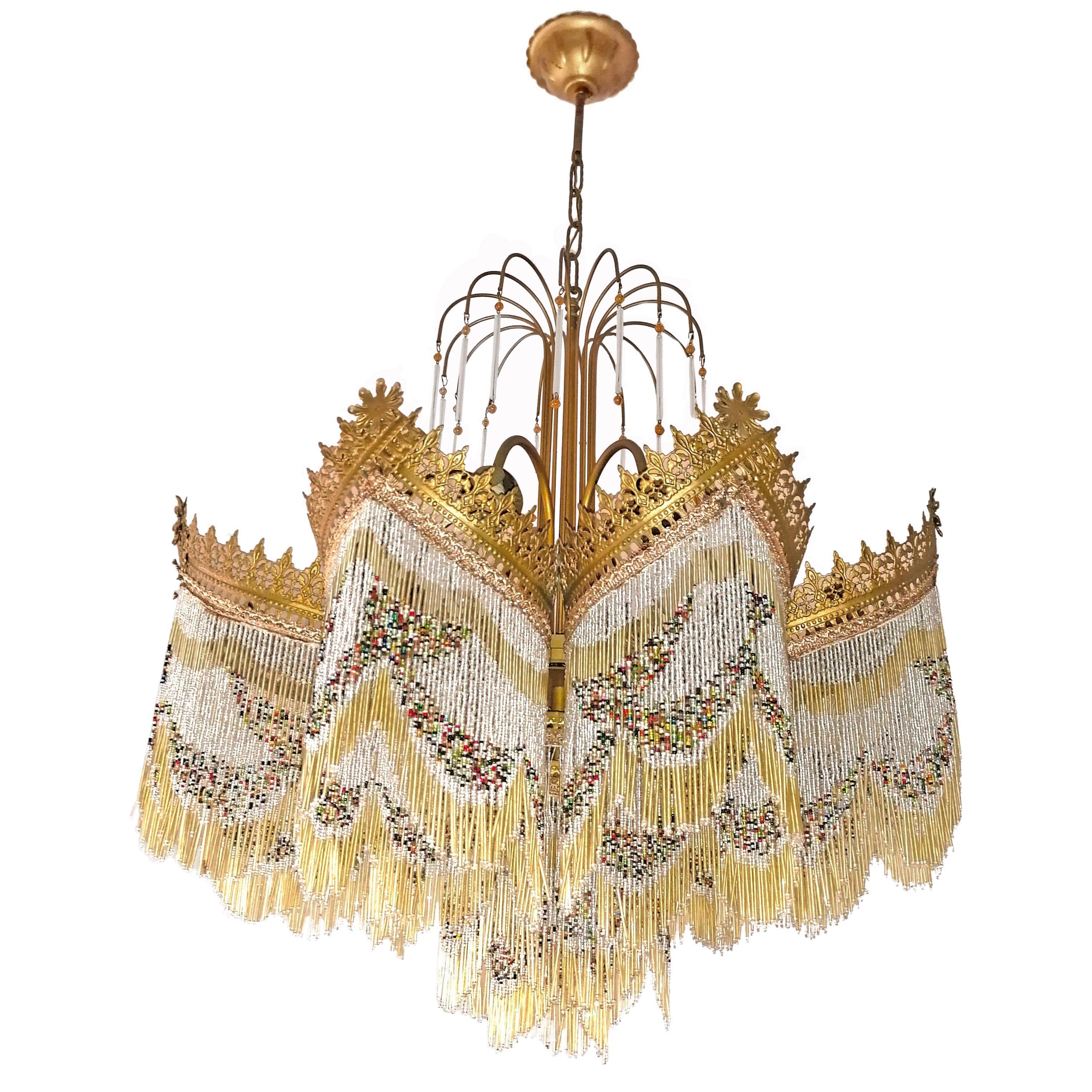 Atemberaubender vergoldeter Jugendstil-Kronleuchter mit bernsteinfarbener Perlenkette um 1940 im Angebot 1
