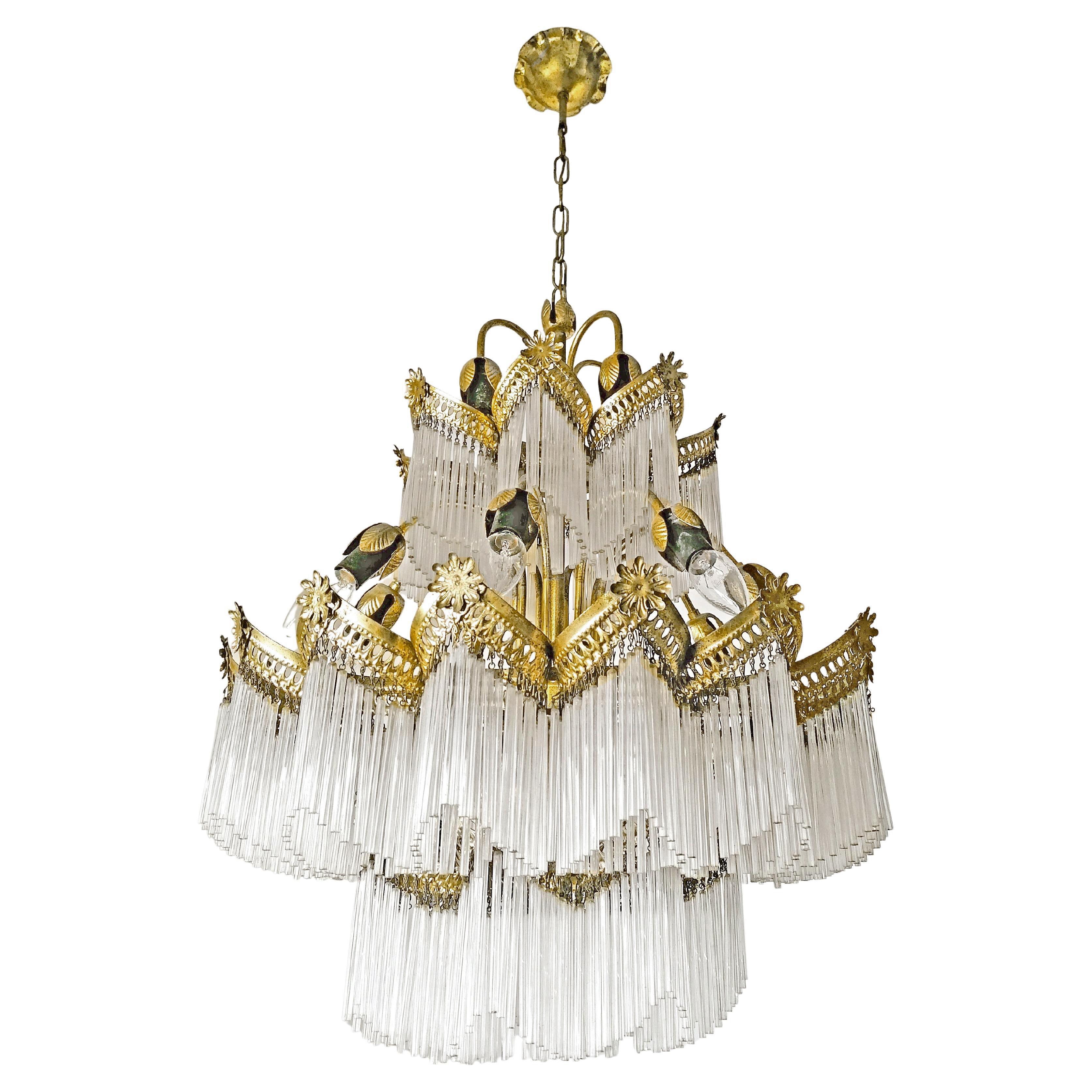 Hollywood Regency Superbe lustre Art Déco Art Nouveau doré avec frange en verre dépoli vers 1940 en vente