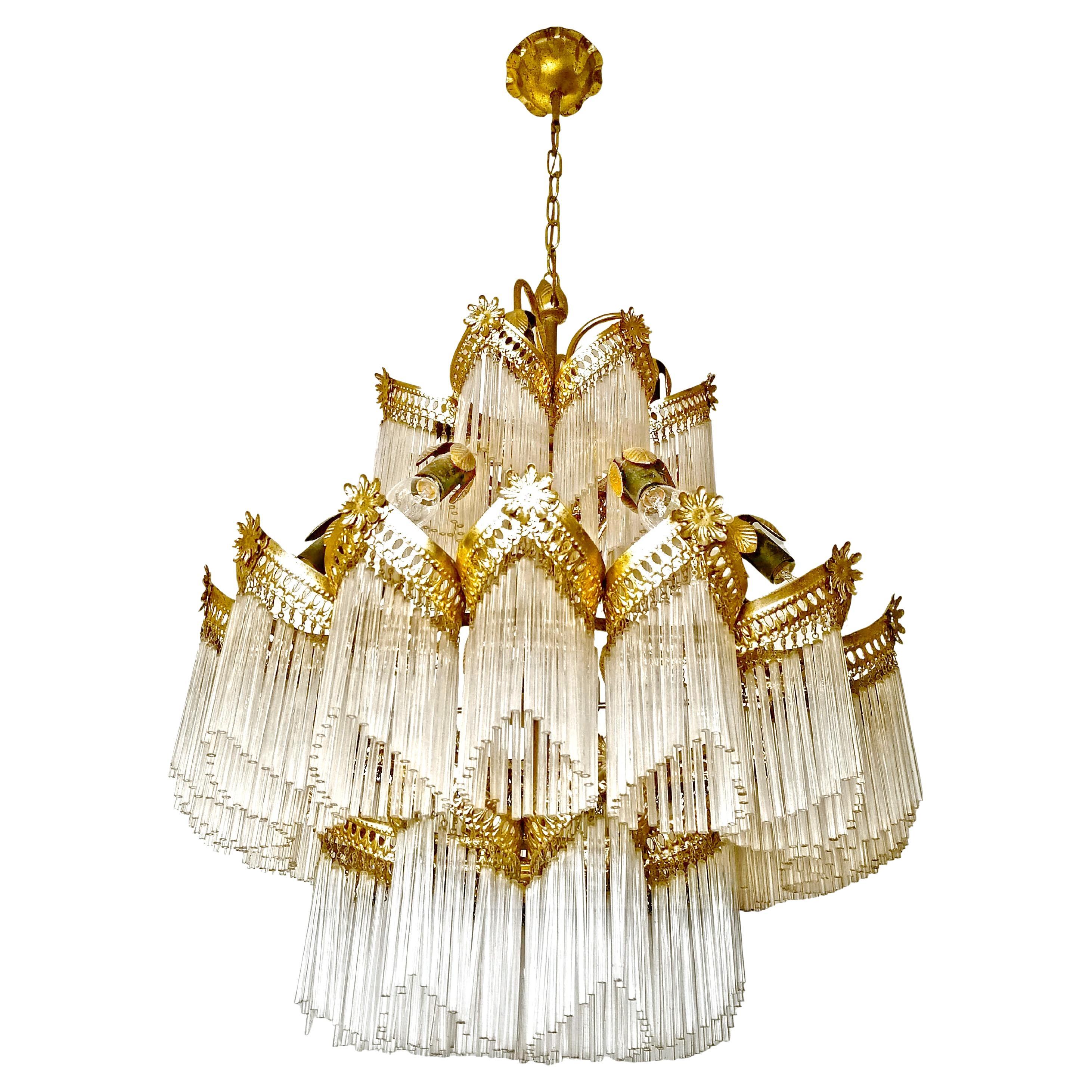 Français Superbe lustre Art Déco Art Nouveau doré avec frange en verre dépoli vers 1940 en vente