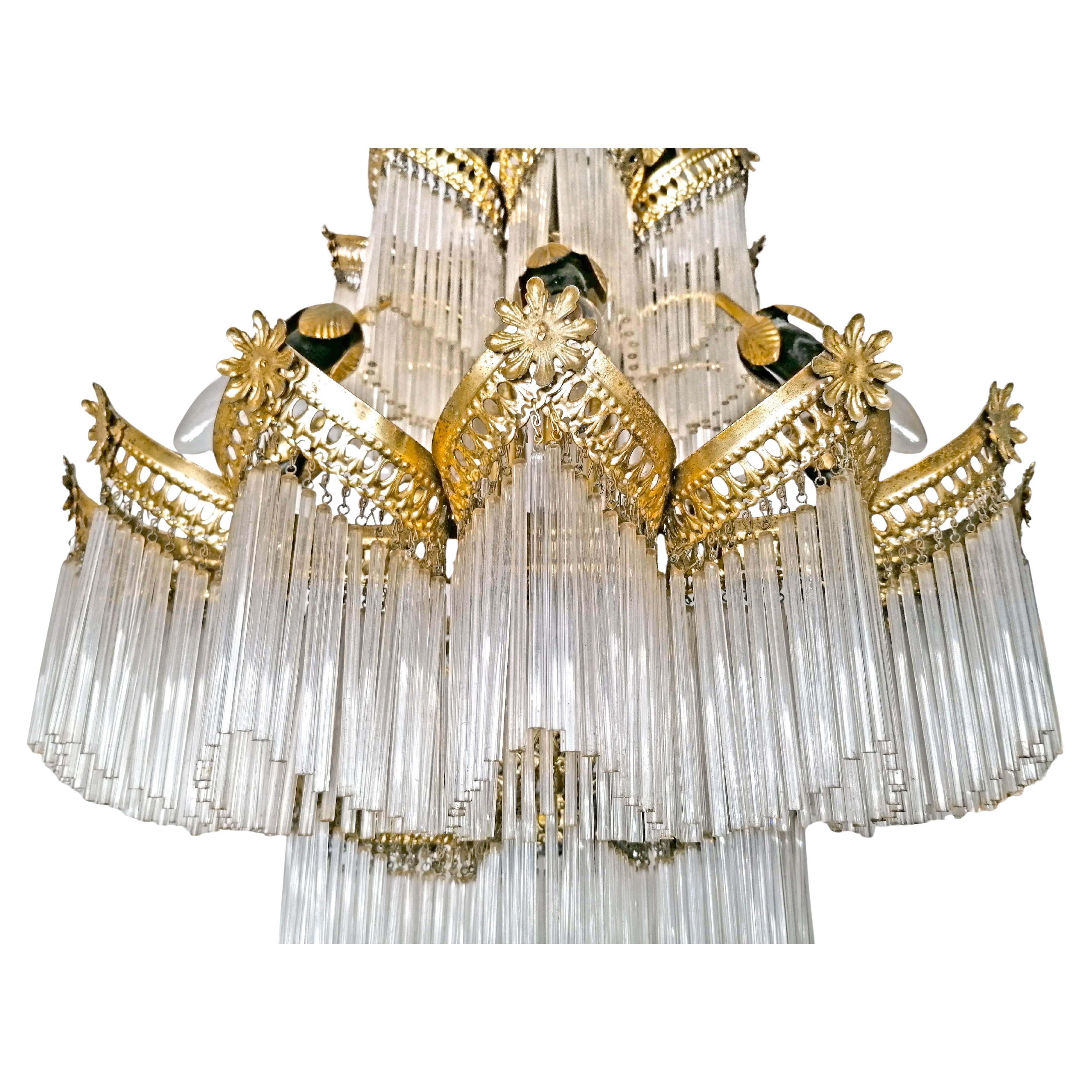 Métal Superbe lustre Art Déco Art Nouveau doré avec frange en verre dépoli vers 1940 en vente