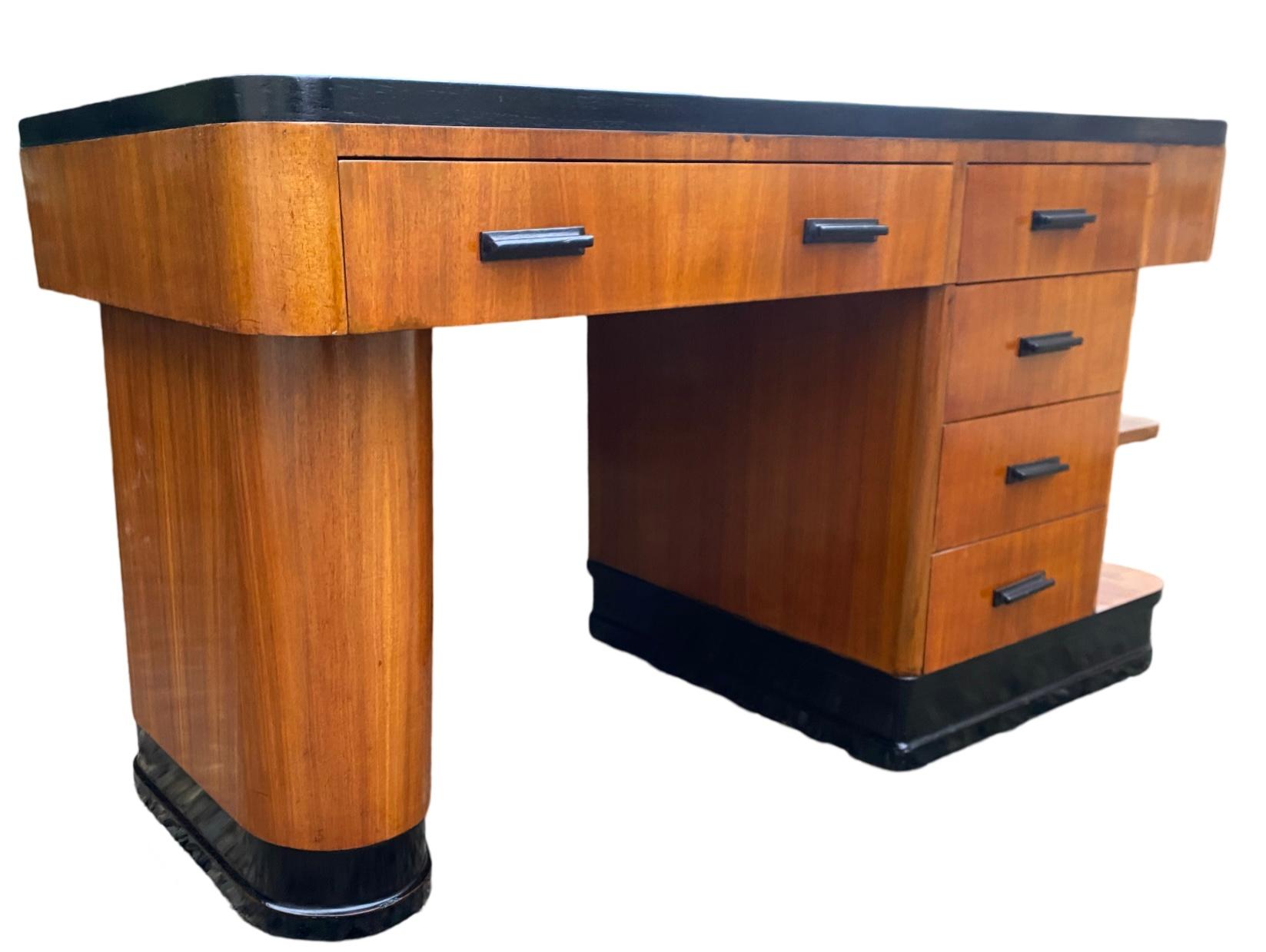 Atemberaubender Art-Deco-Schreibtisch in blondem Nussbaumfurnier im Angebot 3