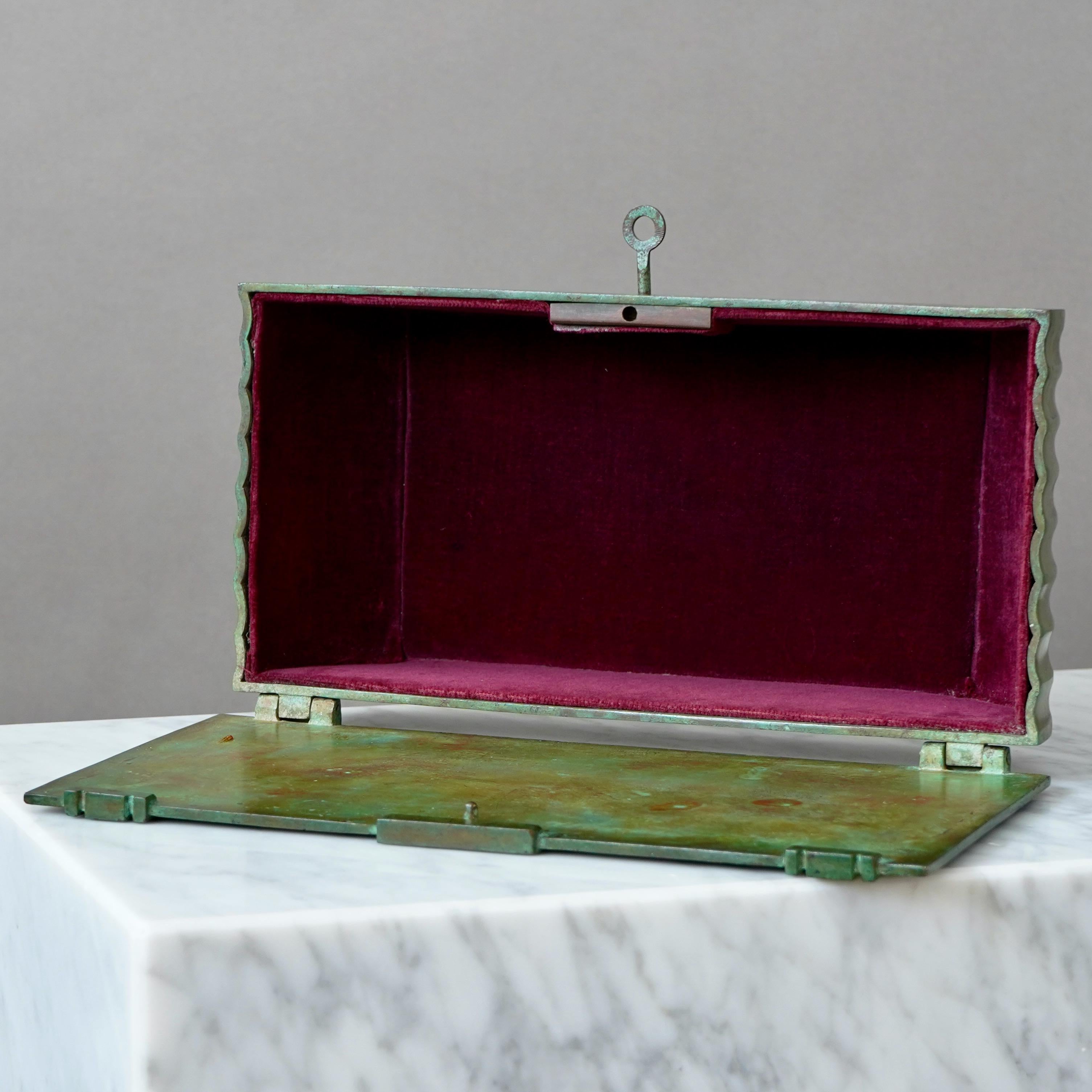 Superbe boîte à bijoux Art déco en bronze de Sune Backstrom, Suède, années 1920 en vente 7