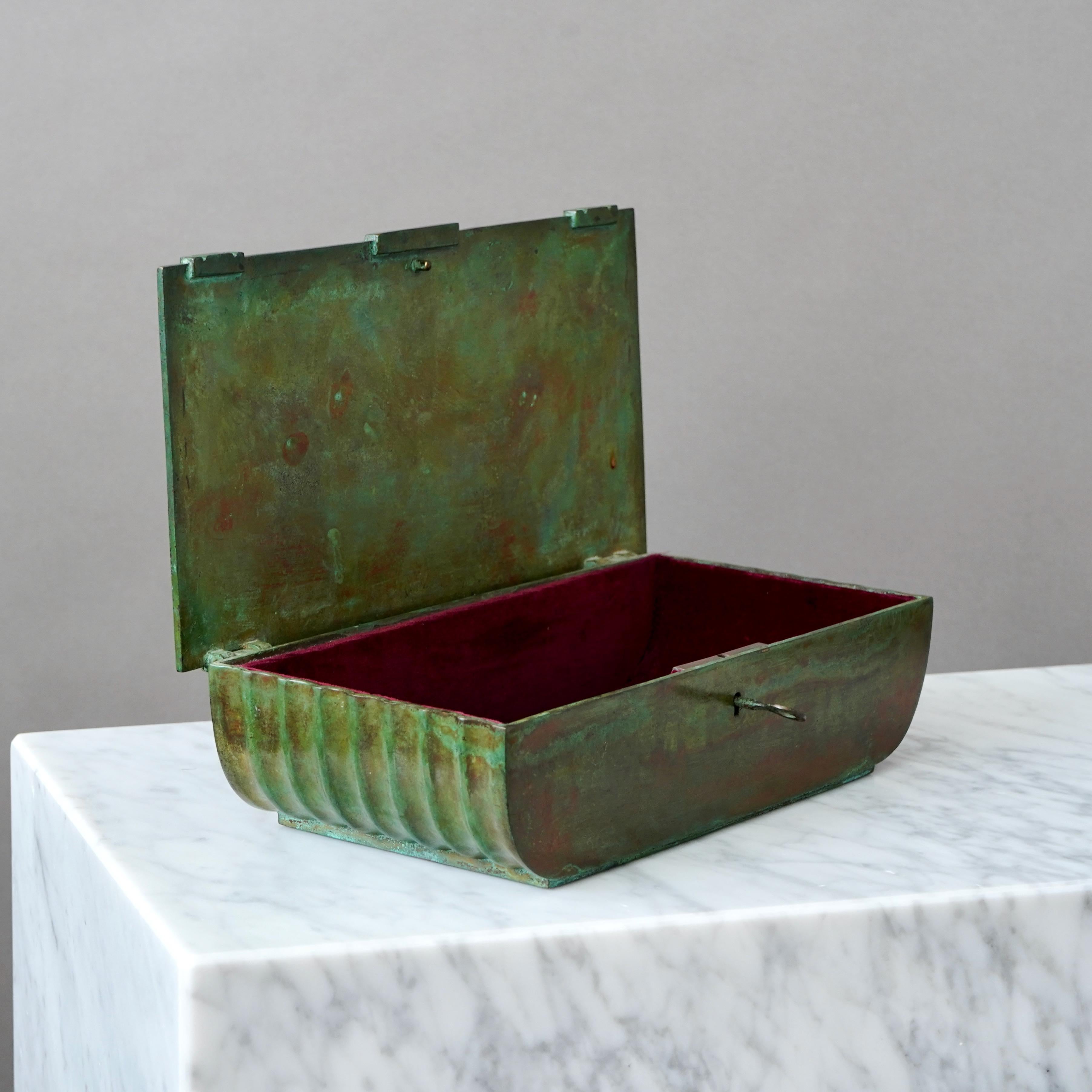 Suédois Superbe boîte à bijoux Art déco en bronze de Sune Backstrom, Suède, années 1920 en vente
