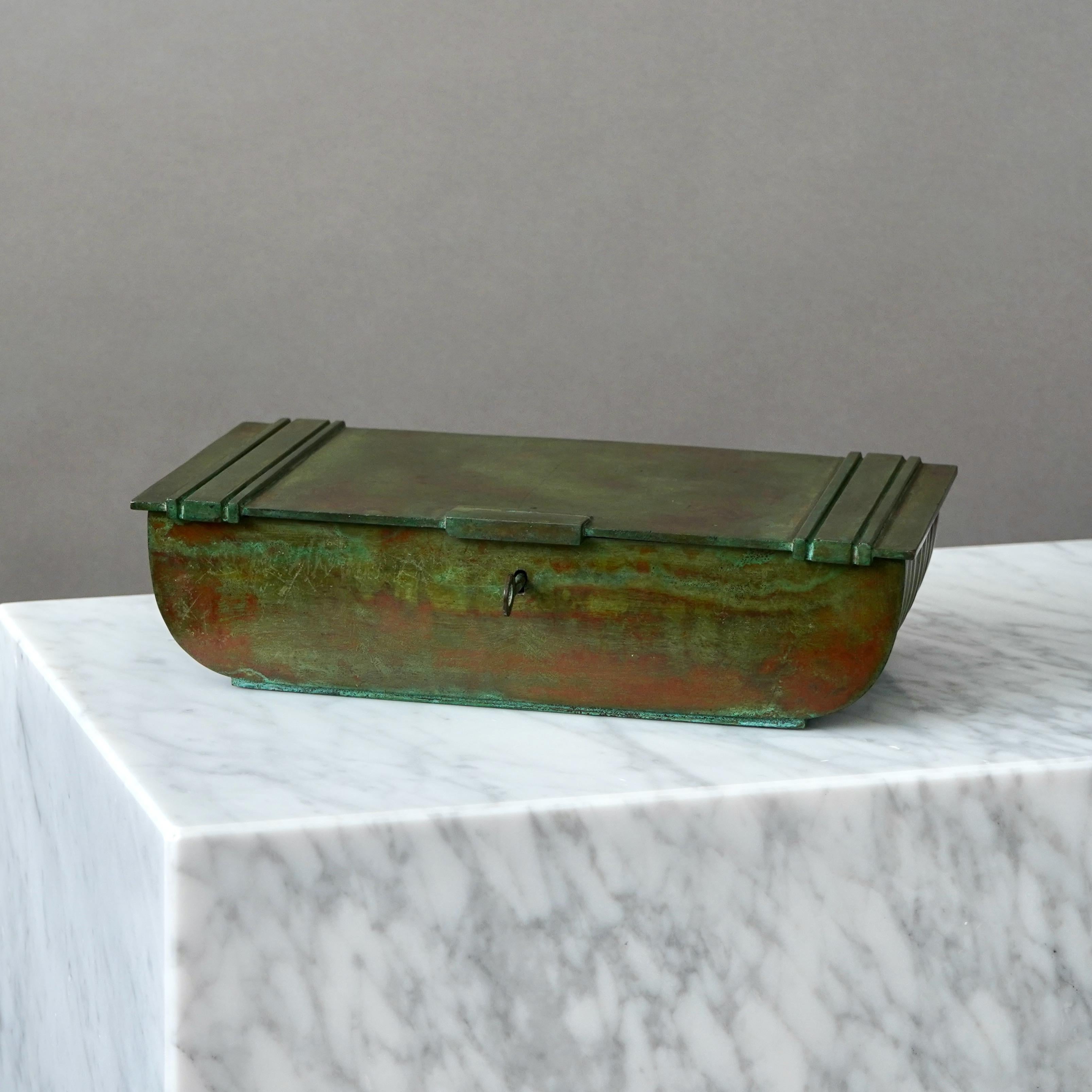 Début du 20ème siècle Superbe boîte à bijoux Art déco en bronze de Sune Backstrom, Suède, années 1920 en vente