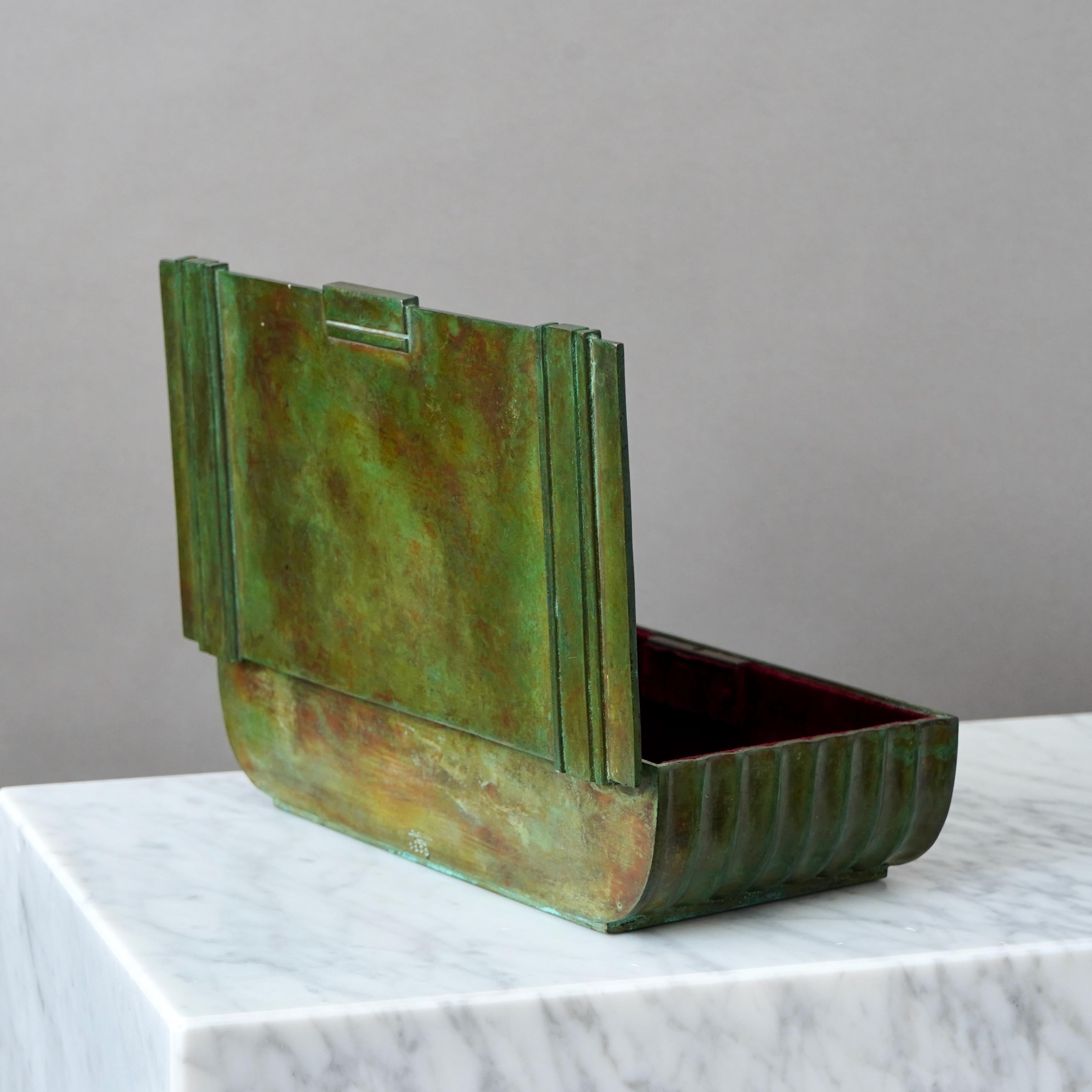 Bronze Superbe boîte à bijoux Art déco en bronze de Sune Backstrom, Suède, années 1920 en vente