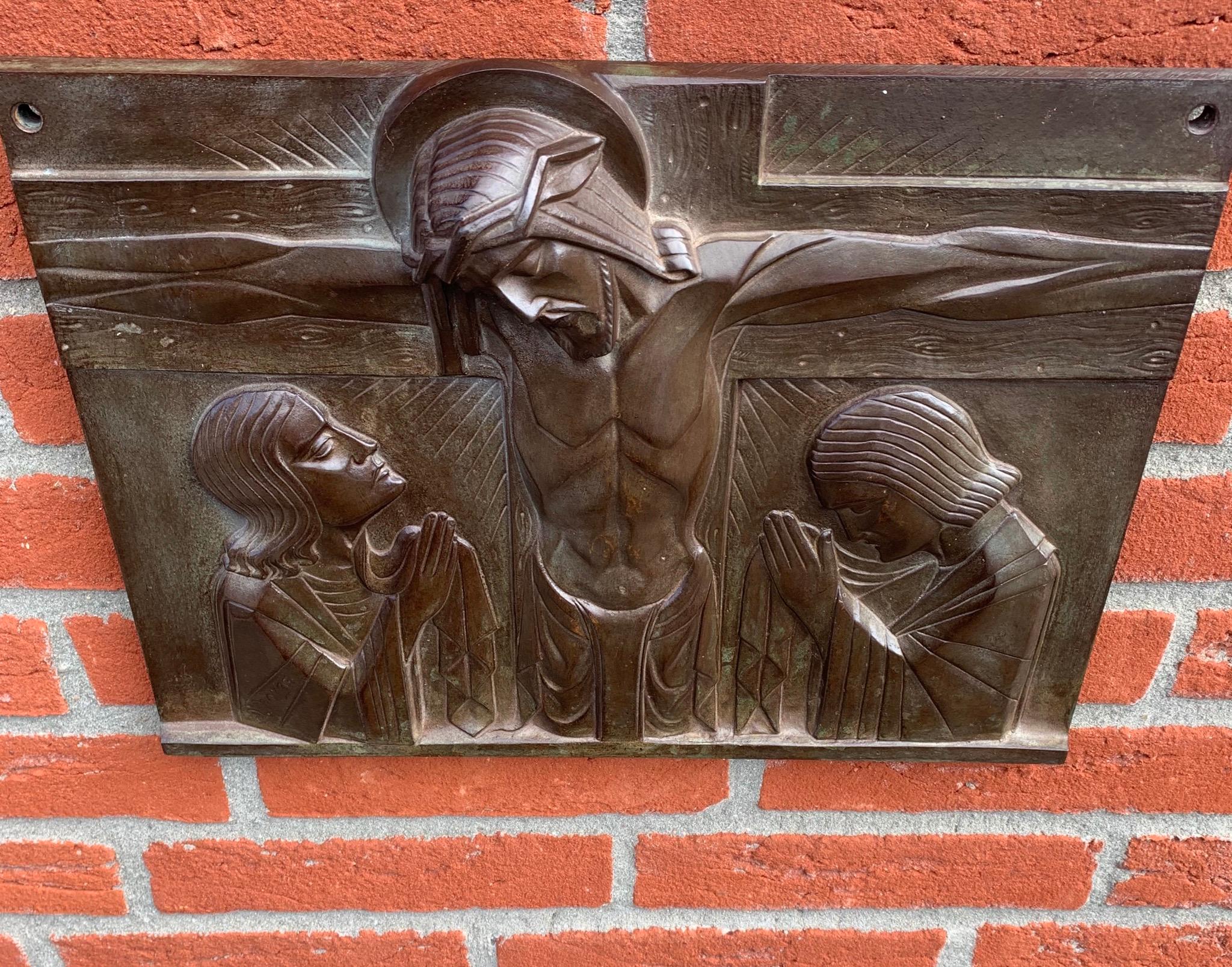 Superbe plaque religieuse du Christ sur crucifix en bronze Art Déco de Sylvain Norga en vente 4