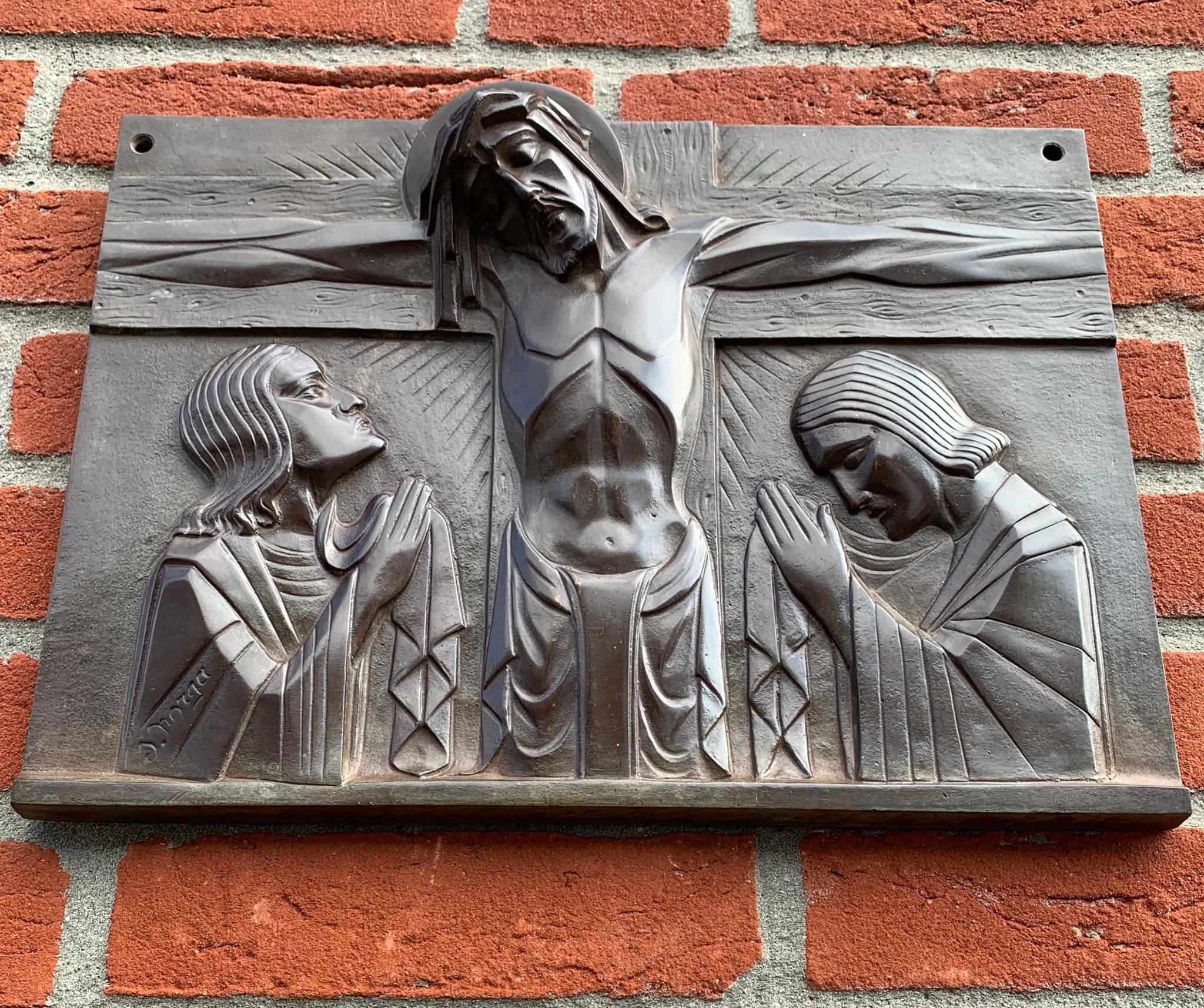 Fait main Superbe plaque religieuse du Christ sur crucifix en bronze Art Déco de Sylvain Norga en vente