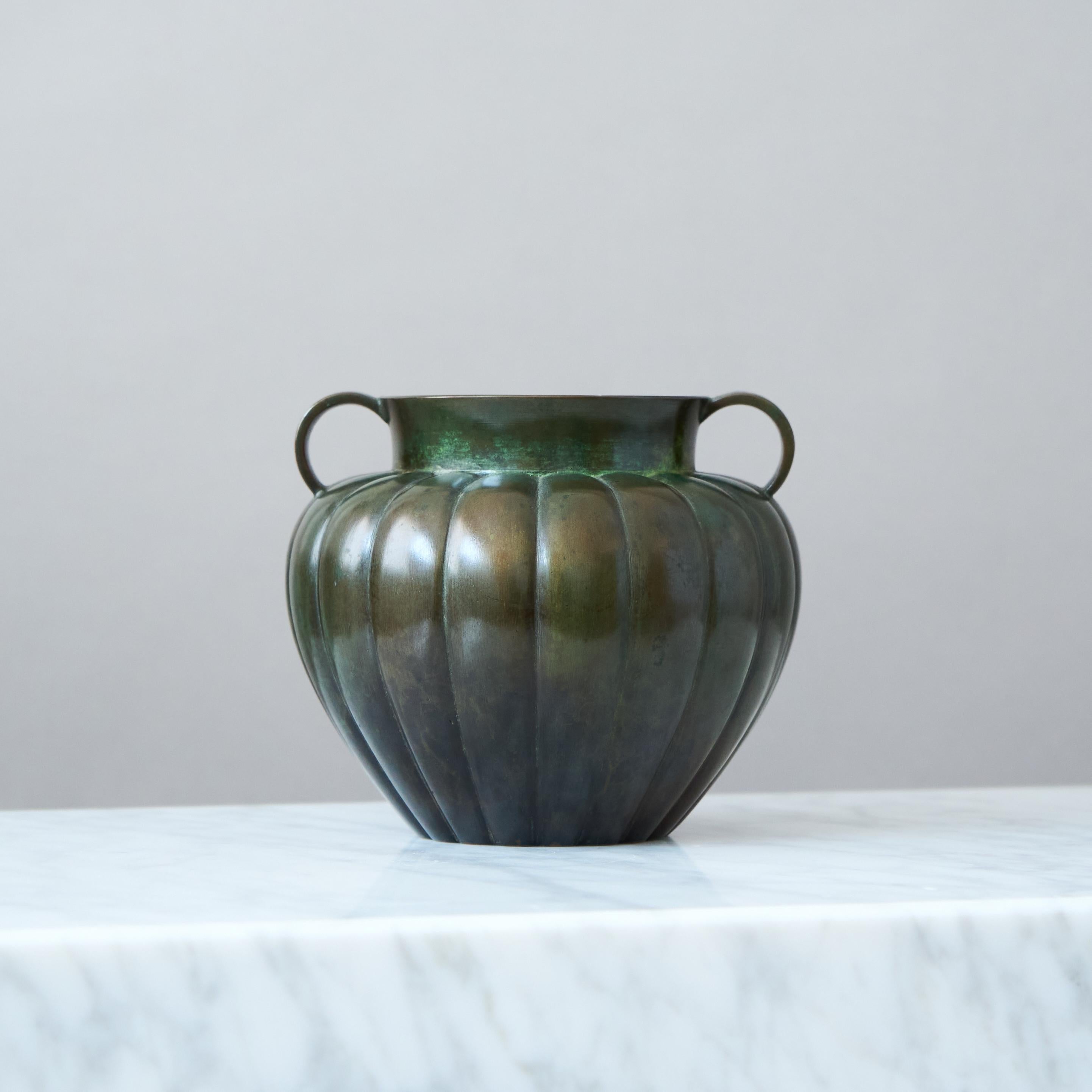Stupendo vaso in bronzo Art Deco di GAB Guldsmedsaktiebolaget, Svezia, anni '30 In condizioni buone in vendita a Malmö, SE
