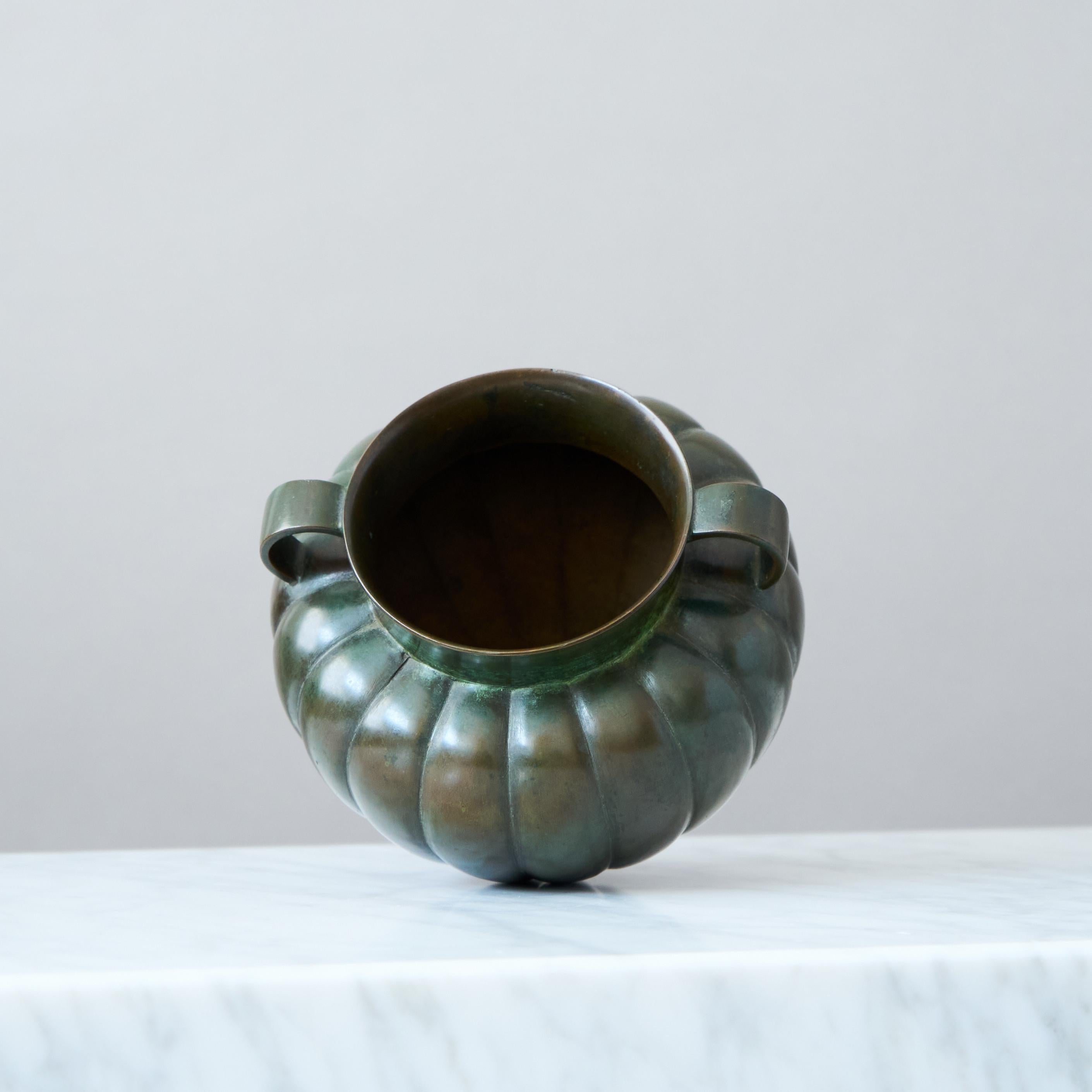 Bronzo Stupendo vaso in bronzo Art Deco di GAB Guldsmedsaktiebolaget, Svezia, anni '30 in vendita