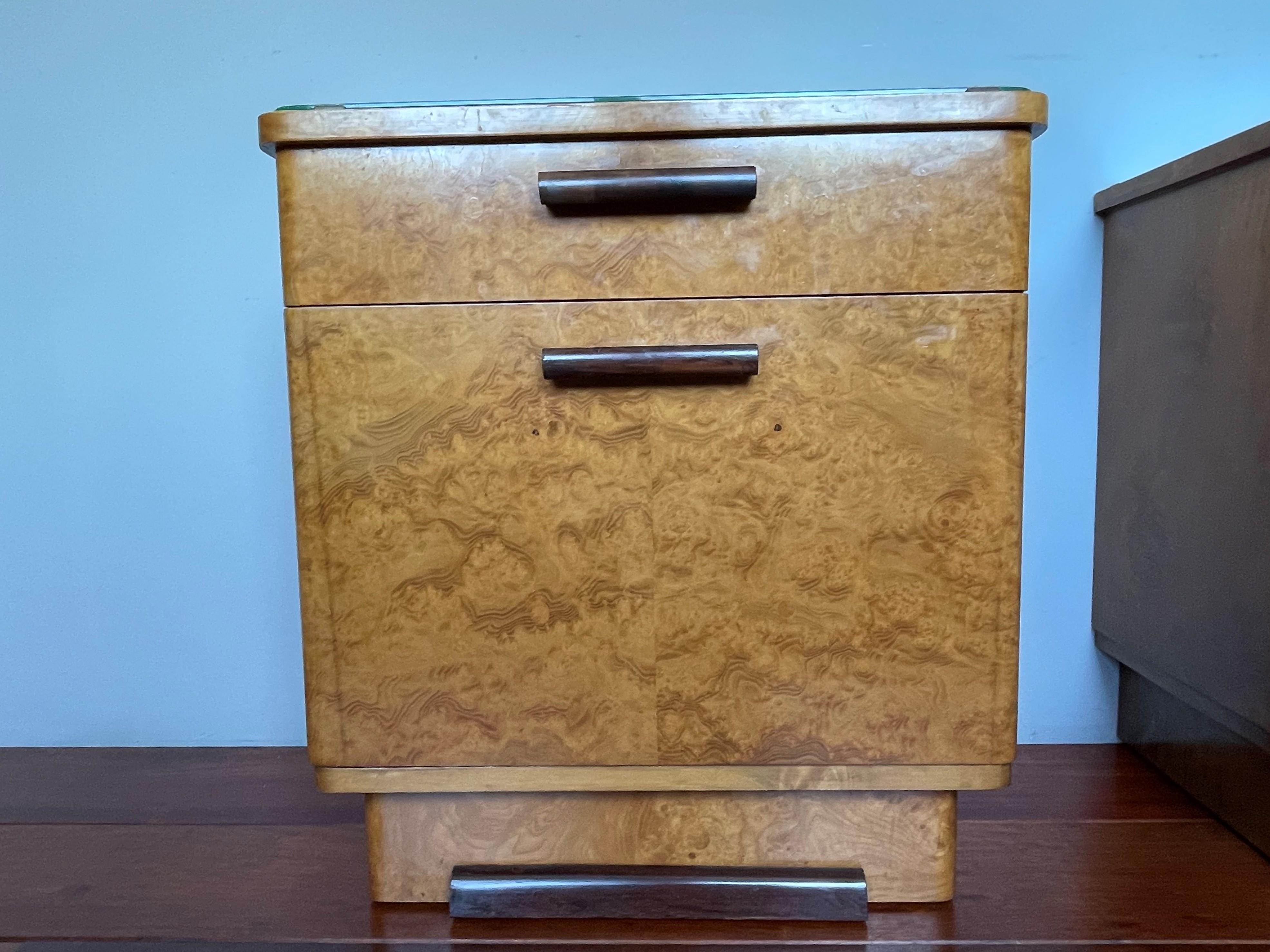 Stunning Art Deco Burl Walnut Nightstands / Bedside Tables W/ Perfect Glass Tops 10