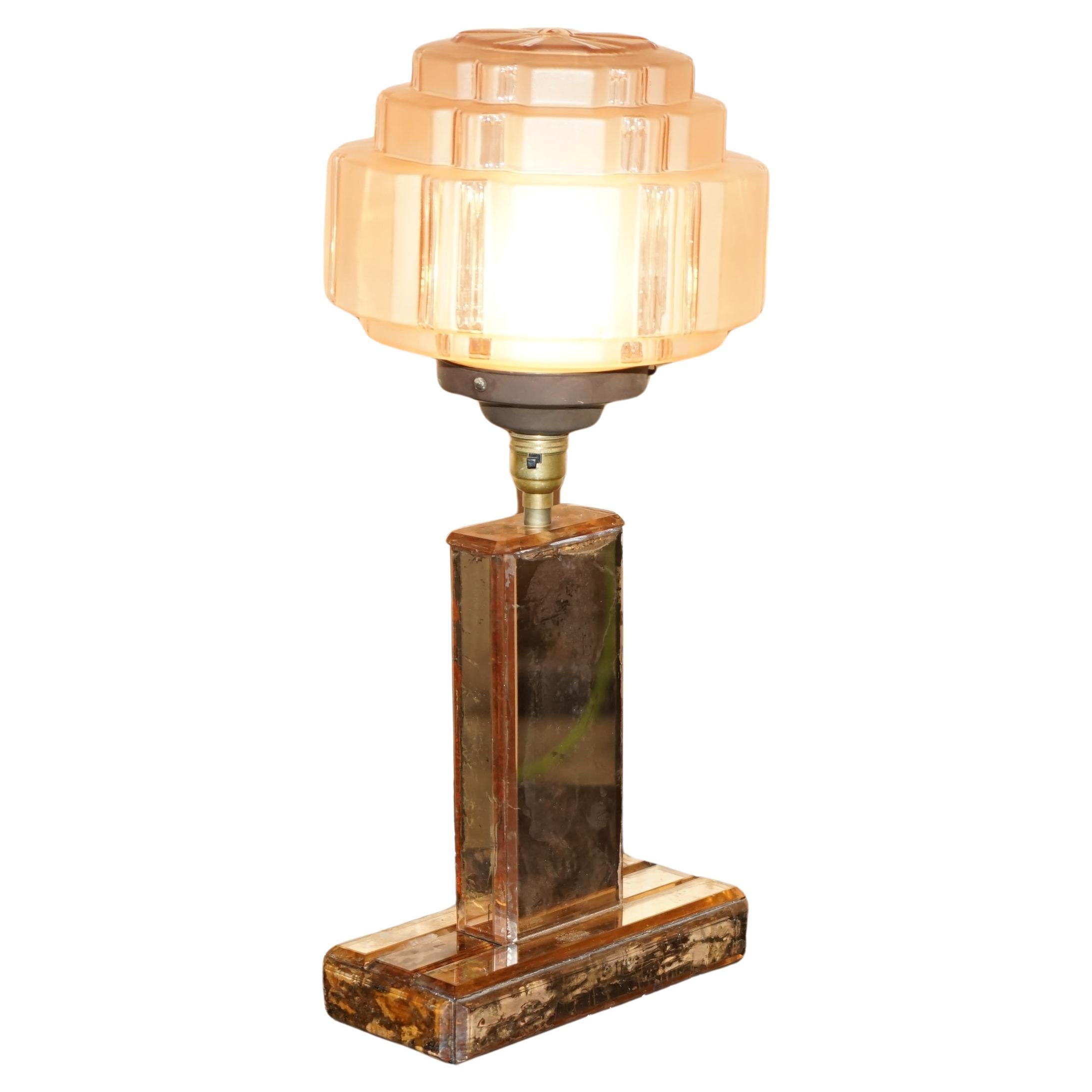 STUNNING ART DECO CIRCA 1930'S PEACH GLASS TABLE LAMP WITH MIRRORED PANELs For Sale
