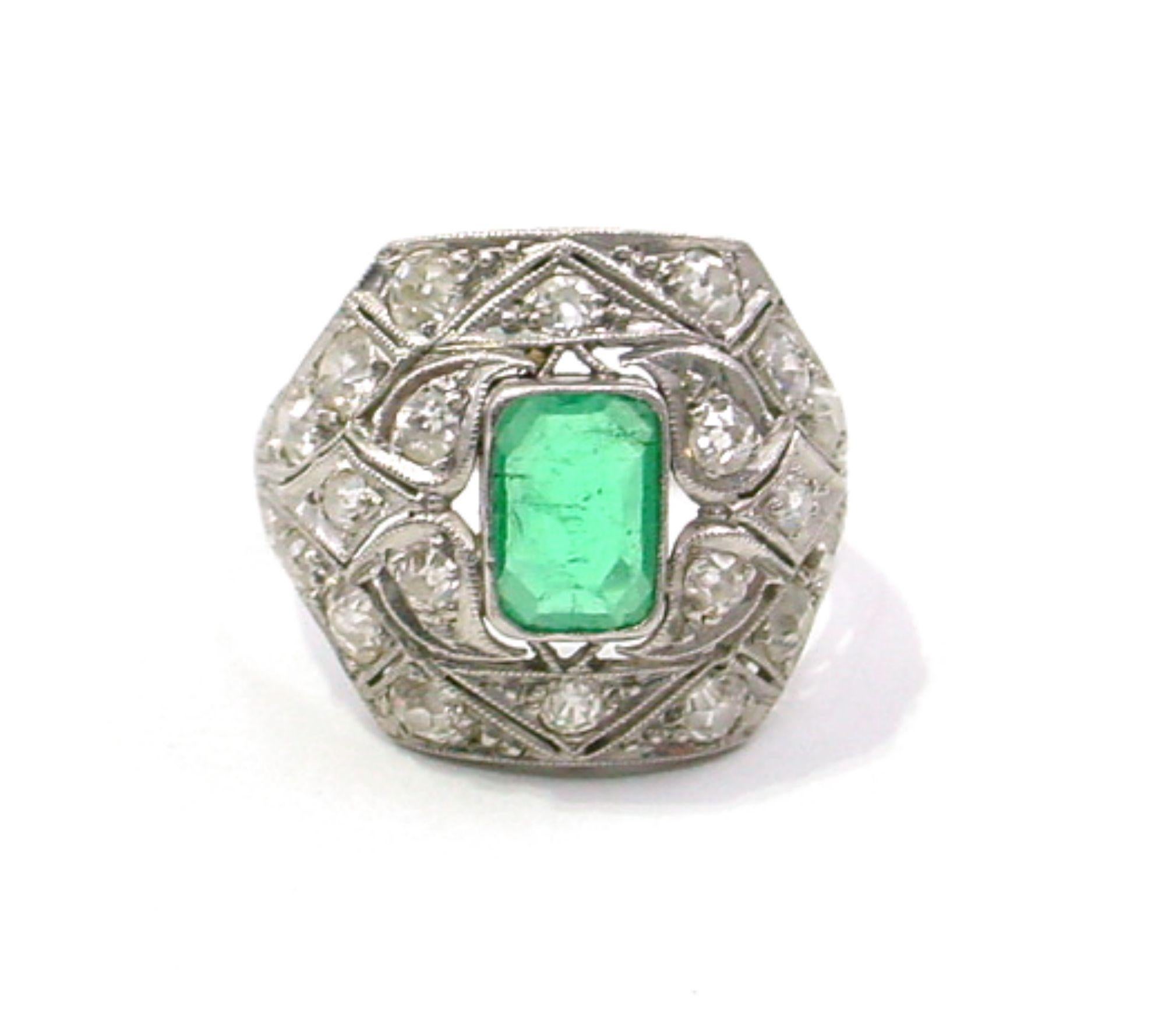 Women's or Men's Stunning Art Deco Emerald Diamond Platinum Engagement Cocktail Bombe Dinner Ring For Sale