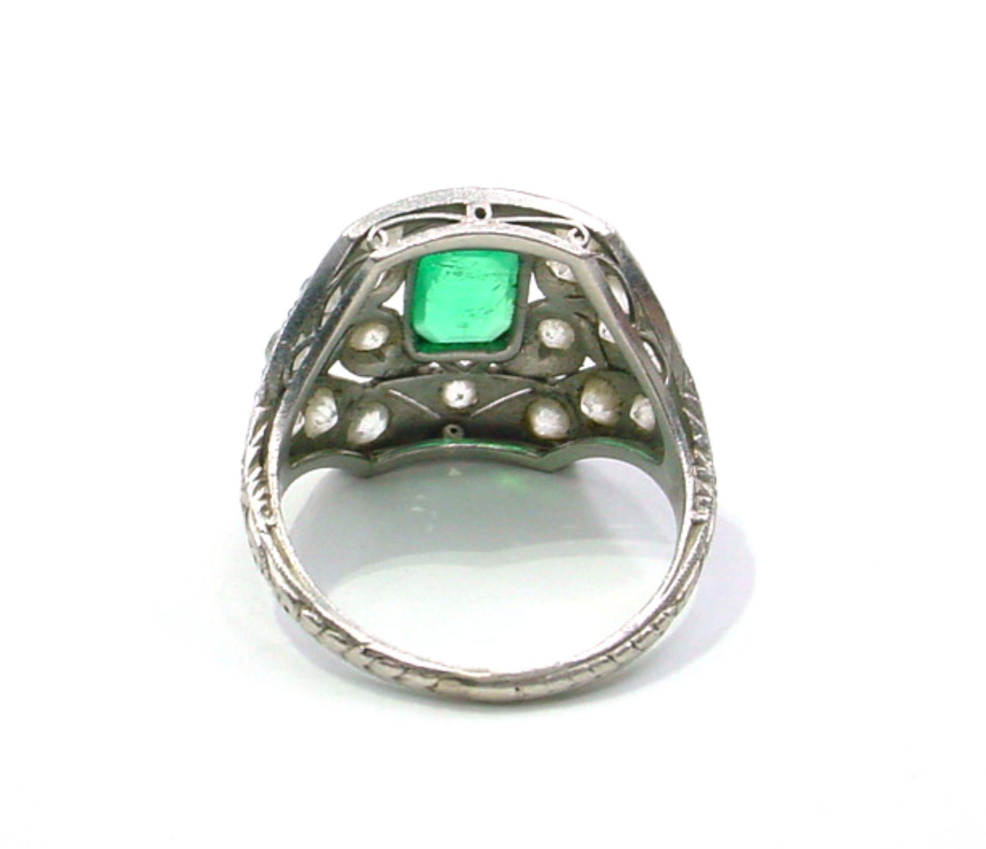 Stunning Art Deco Emerald Diamond Platinum Engagement Cocktail Bombe Dinner Ring For Sale 2