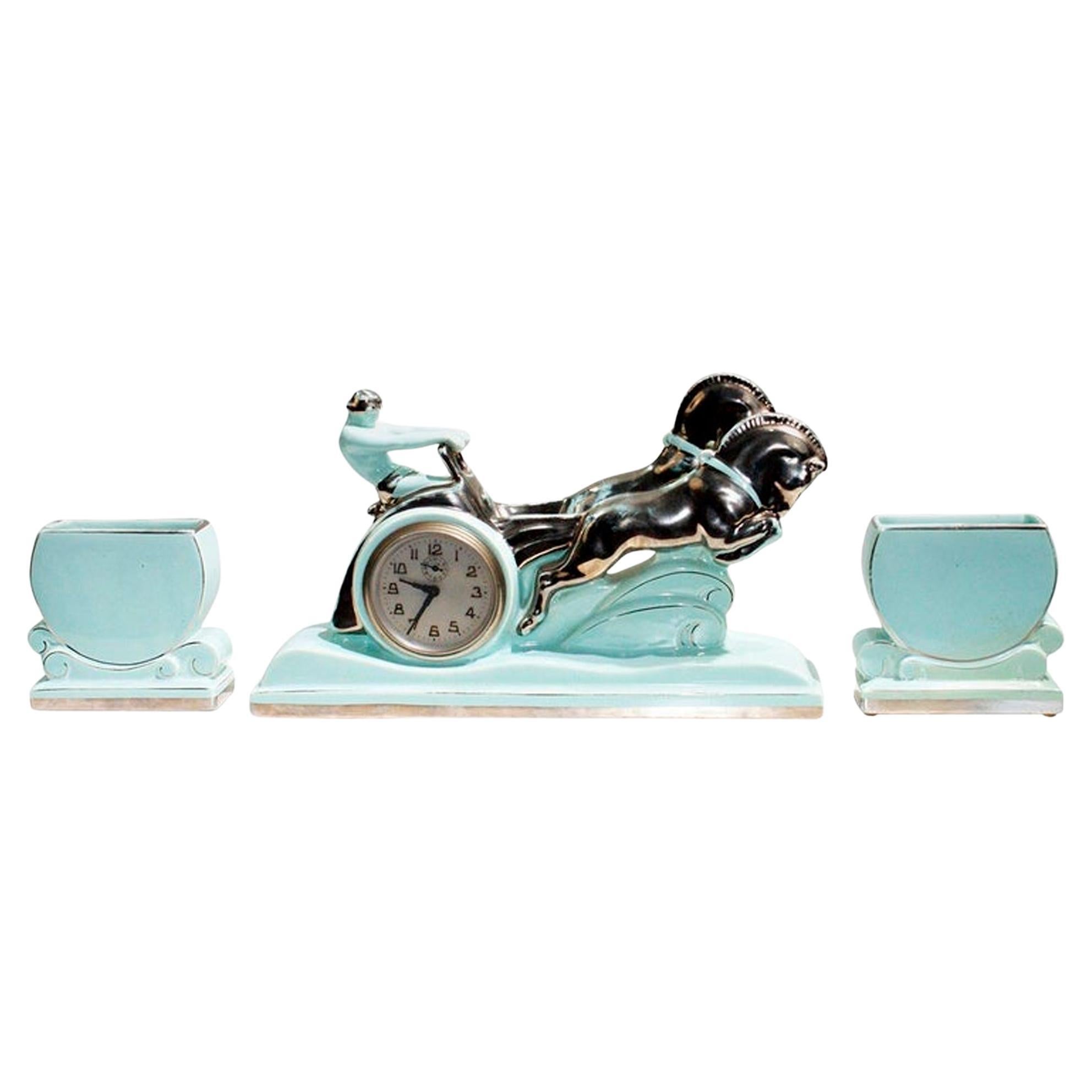 Splendida scultura in ceramica smaltata Art Deco "Ben Hur Horse Racing Chariot" (carro da corsa a cavallo)