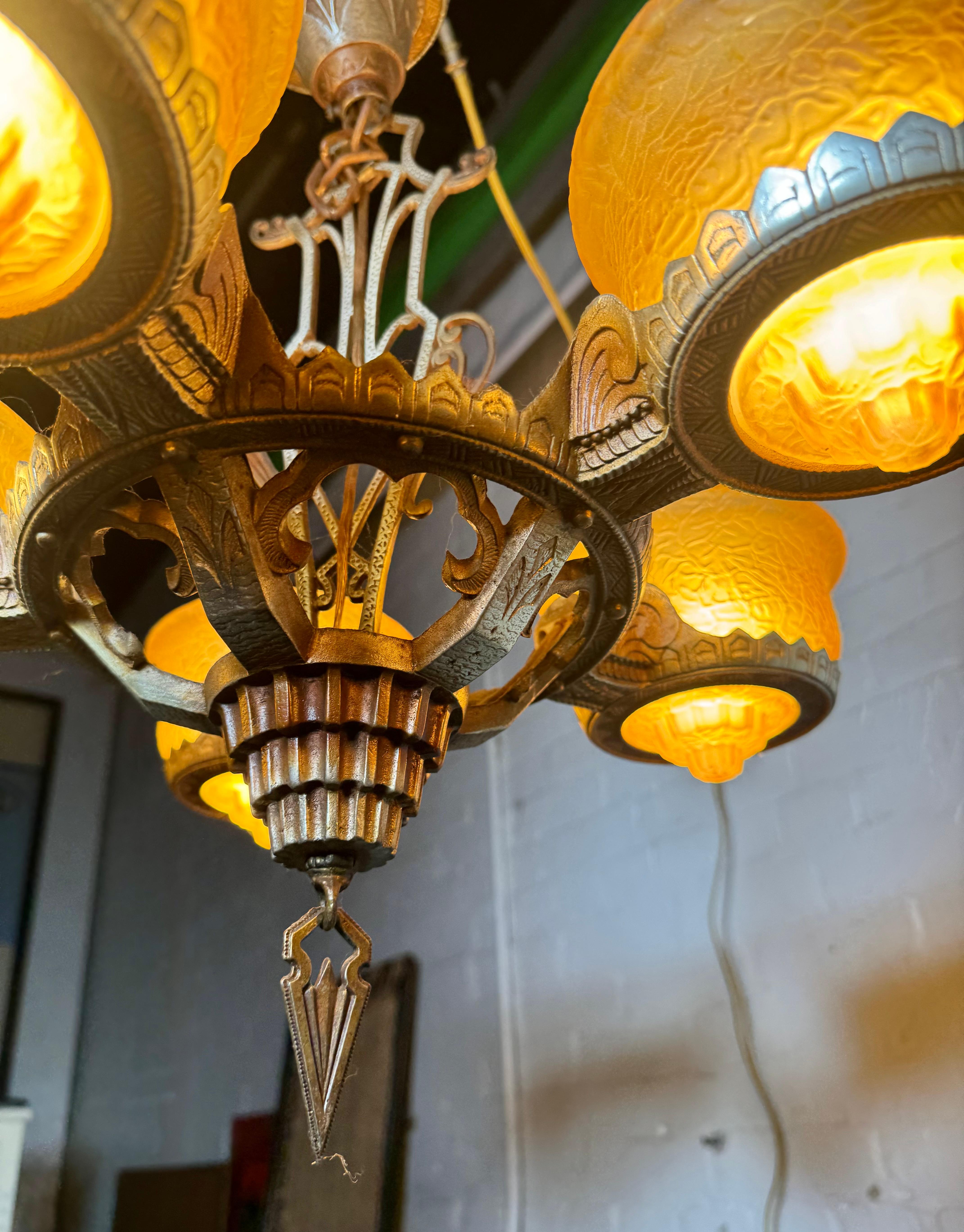 Stupendo lampadario a sospensione in vetro e metallo Art Deco Havanna In condizioni buone in vendita a Buffalo, NY