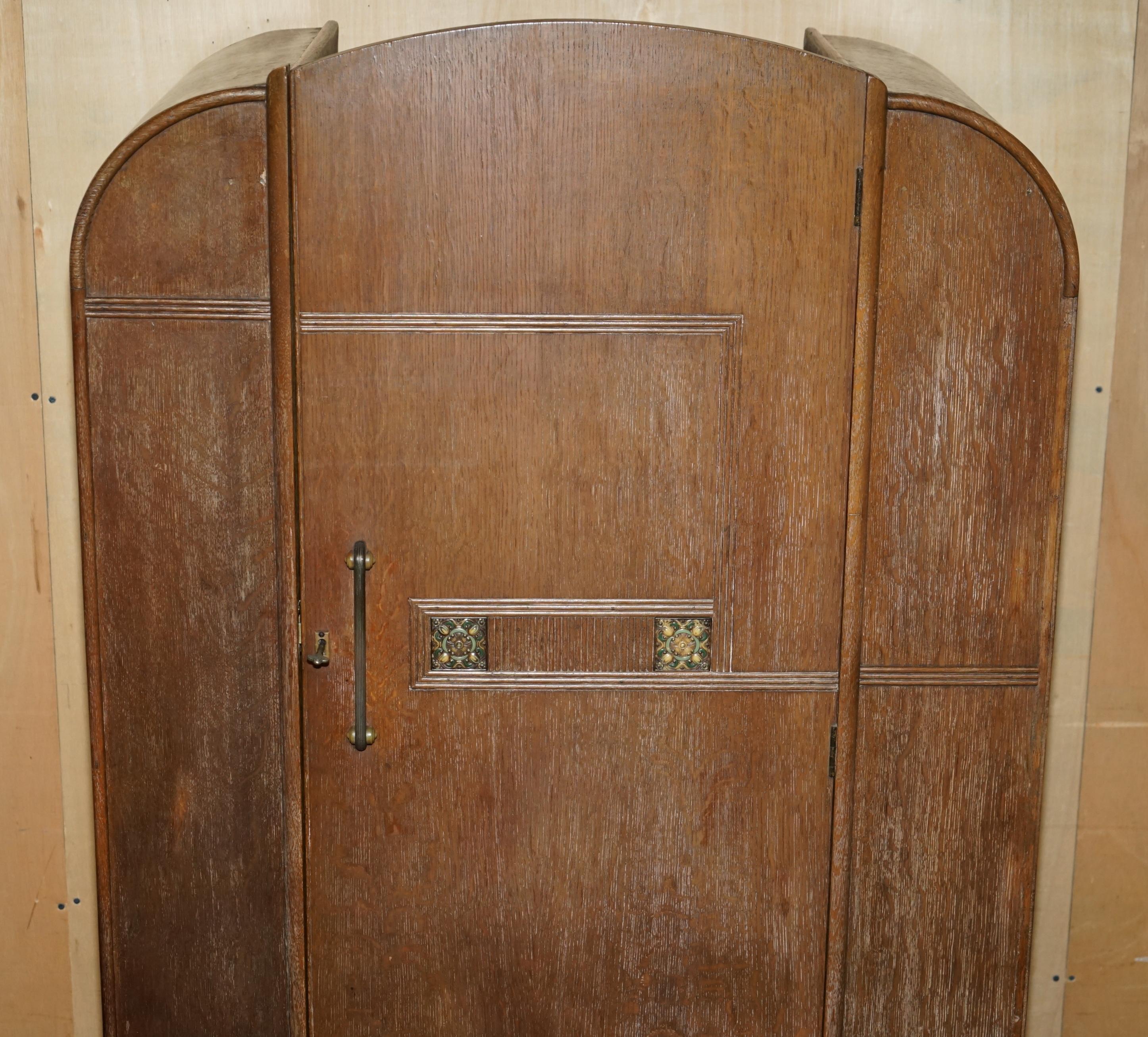 STUNNiNG ART DECO HEALS LONDON LIMED OAK SINGLE WARDROBE PART OF A LARGE SUITE (Art déco) im Angebot