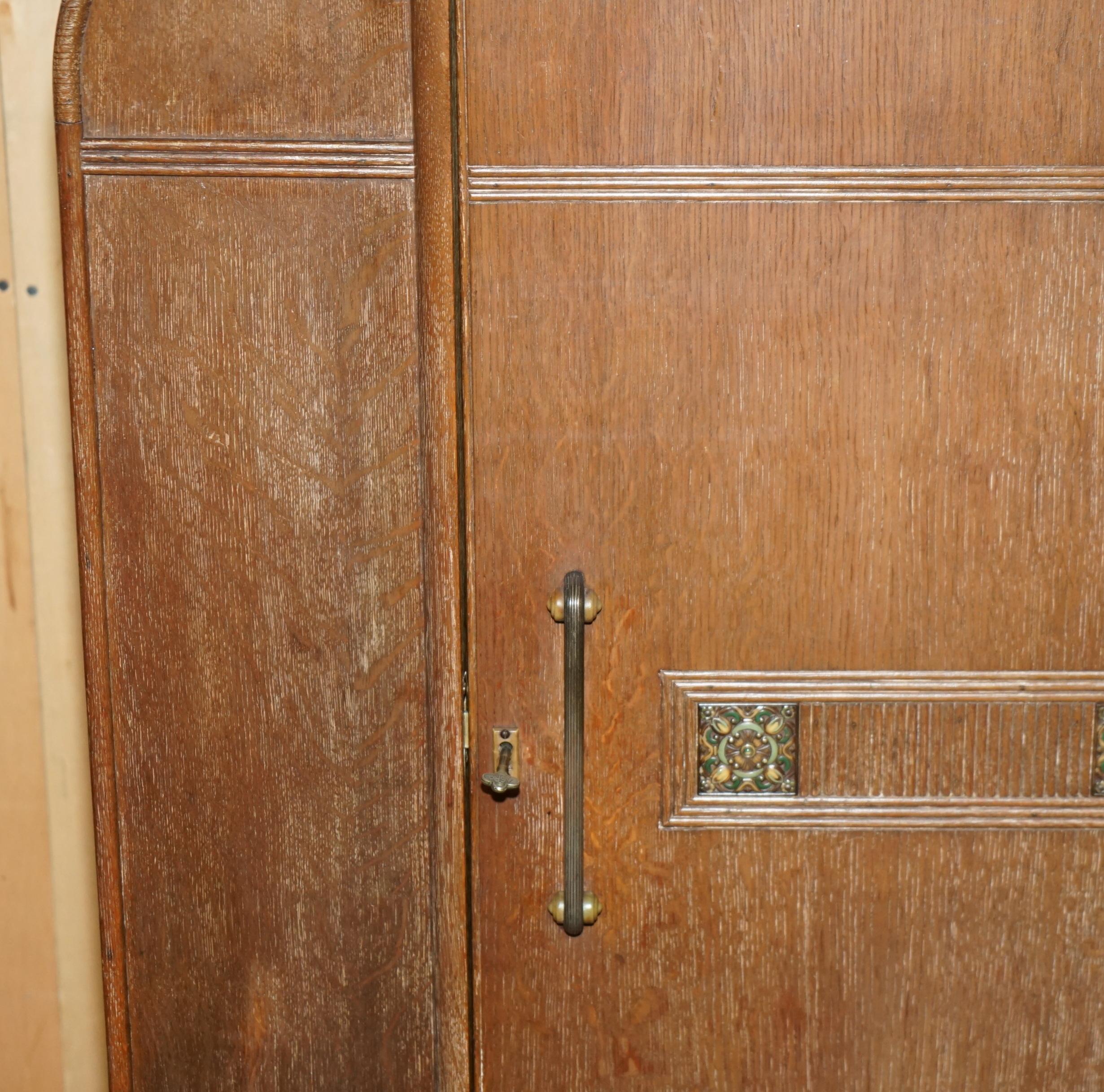 STUNNiNG ART DECO HEALS LONDON LIMED OAK SINGLE WARDROBE PART OF A LARGE SUITE (Englisch) im Angebot