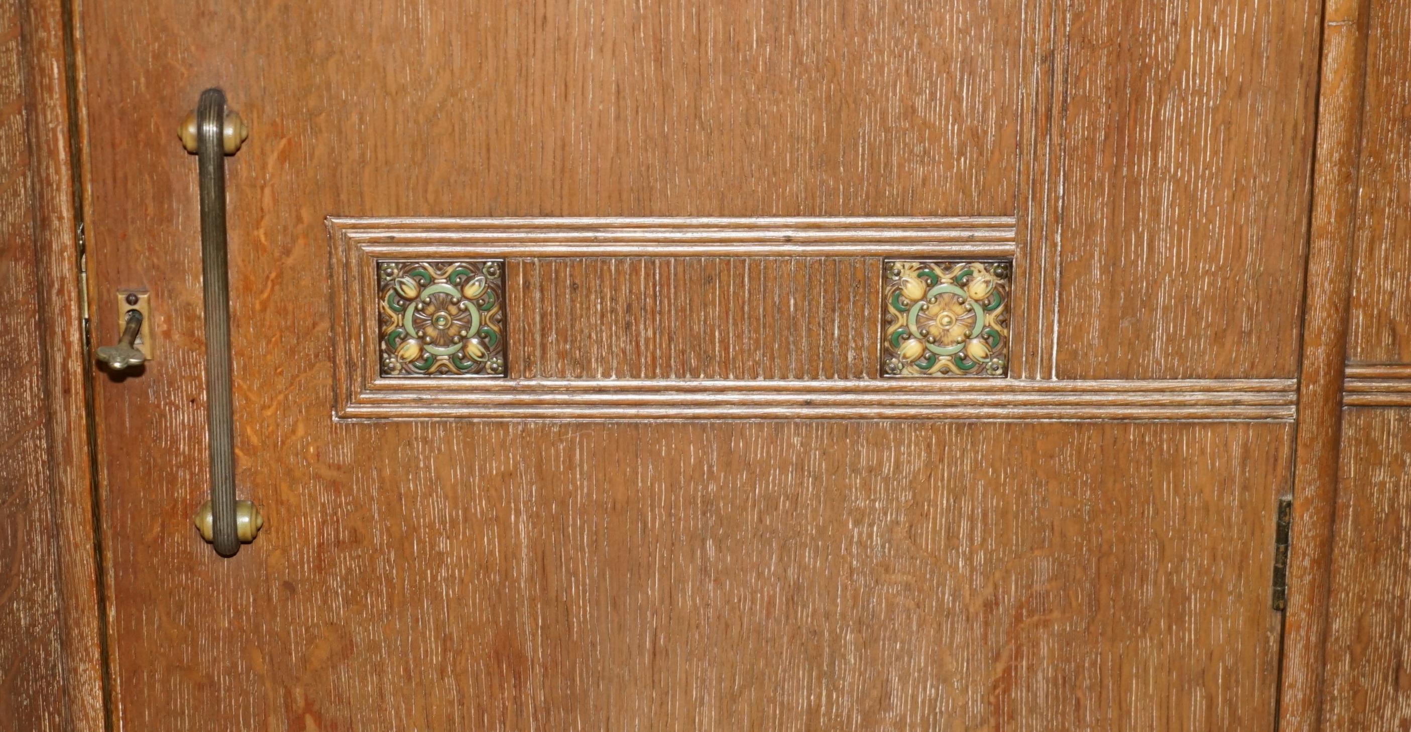 STUNNiNG ART DECO HEALS LONDON LIMED OAK SINGLE WARDROBE PART OF A LARGE SUITE (Gekalkt) im Angebot