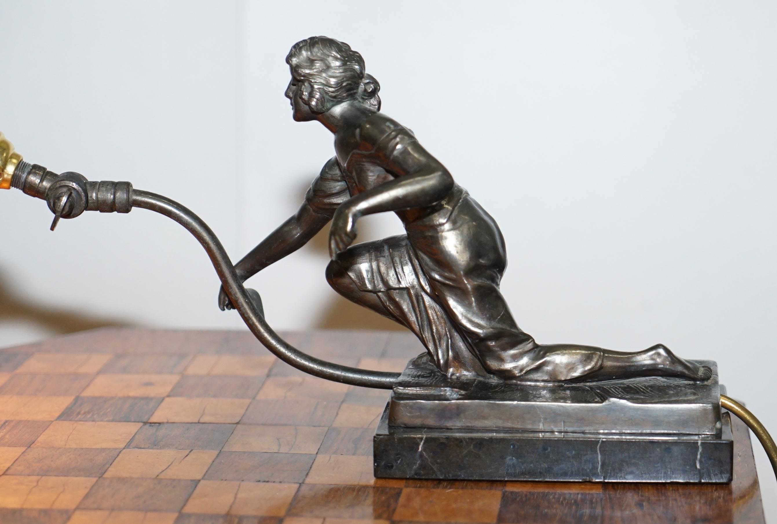 Superbe lampe de bureau Art Déco à abat-jour articulé avec statue en marbre et bronze en vente 3