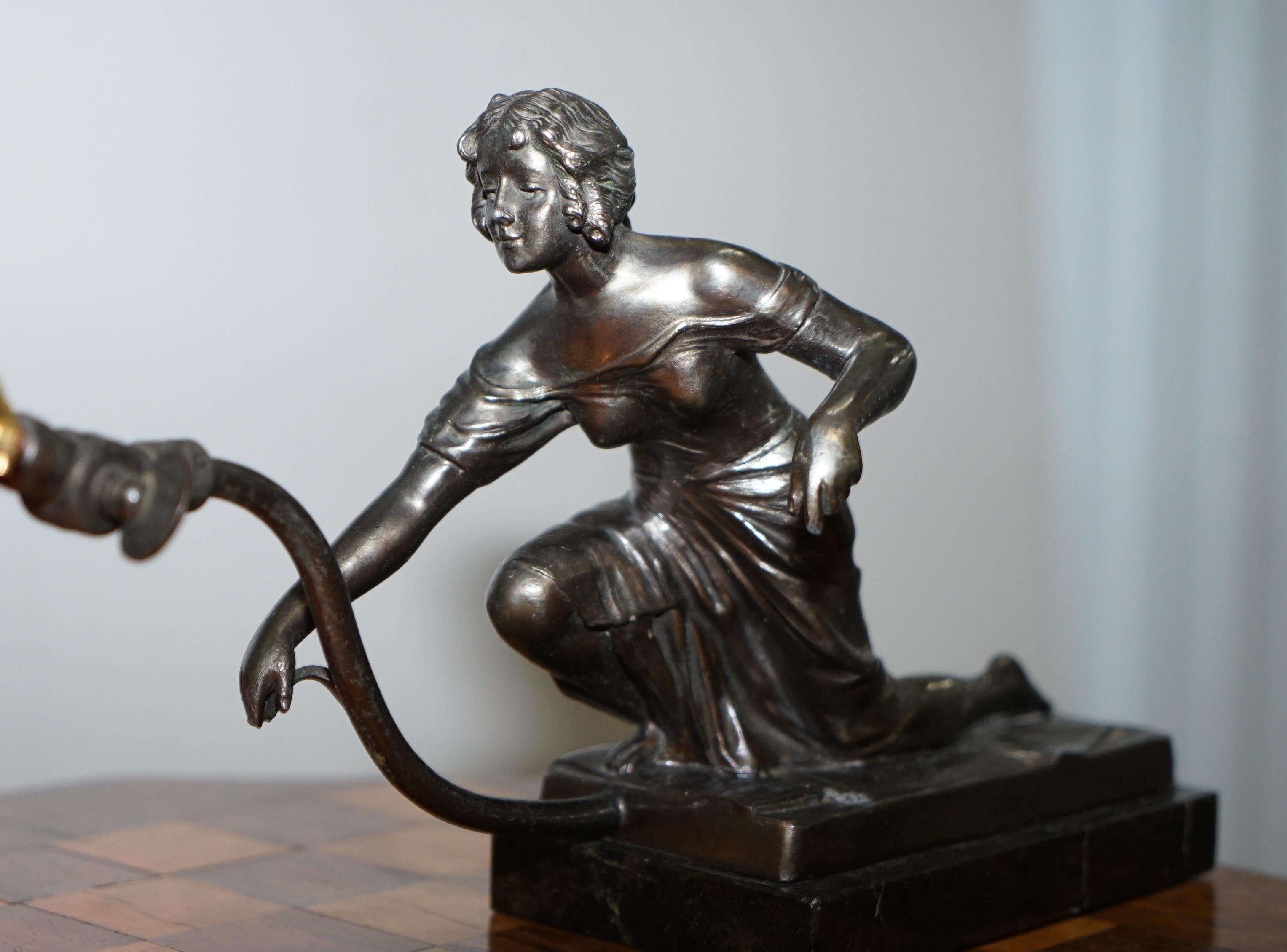 Superbe lampe de bureau Art Déco à abat-jour articulé avec statue en marbre et bronze en vente 4