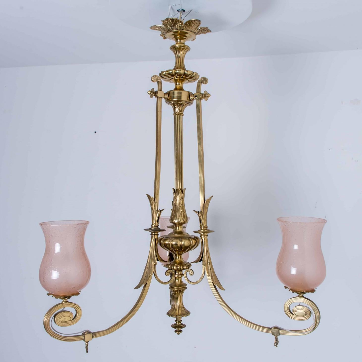 Superbe lustre Art Déco en verre rose et laiton, 1930 en vente 7